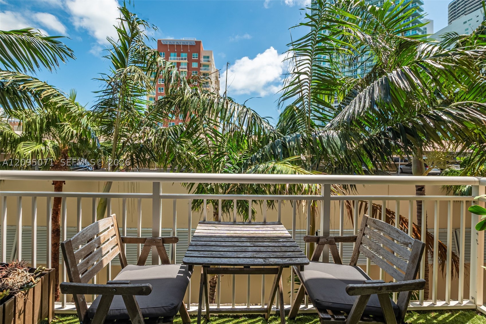 image Cite on the Bay West7
