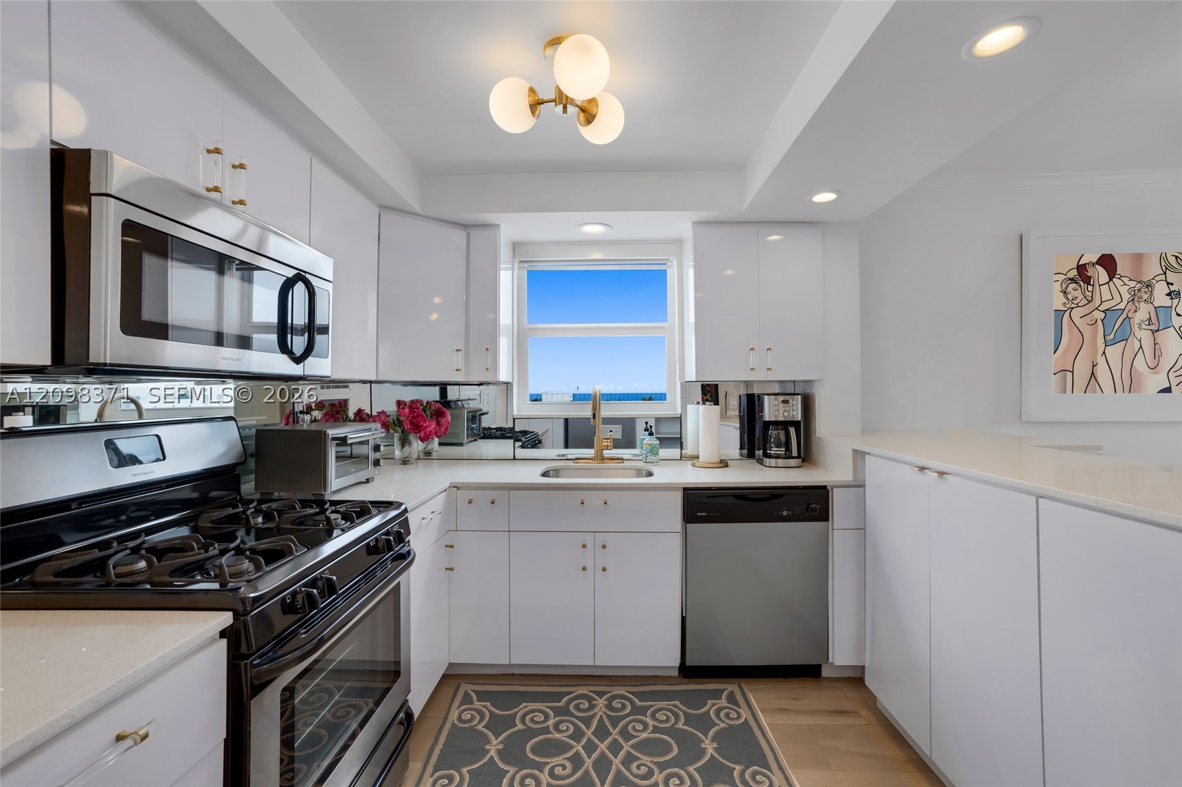 720 Collins Ave #801
