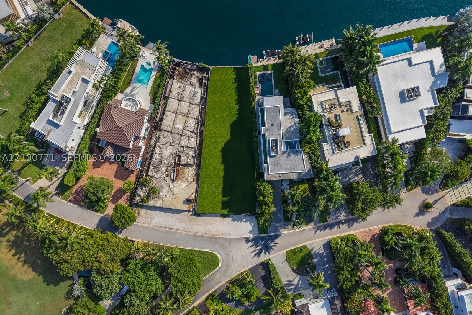 476 N Parkway Pkwy Golden Beach, FL 33160