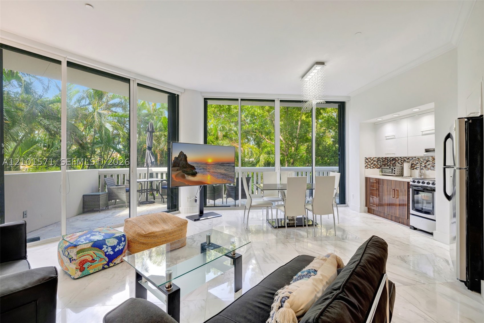 2000 Island Blvd #204