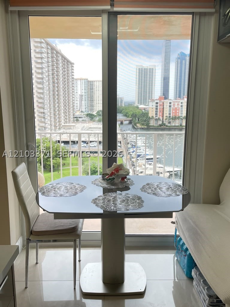 image Winston Towers 70025