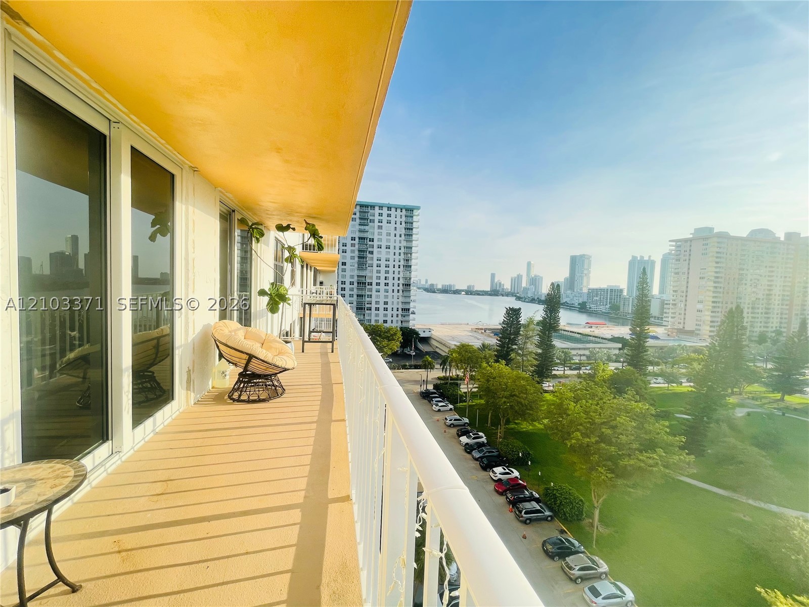 image Winston Towers 7002