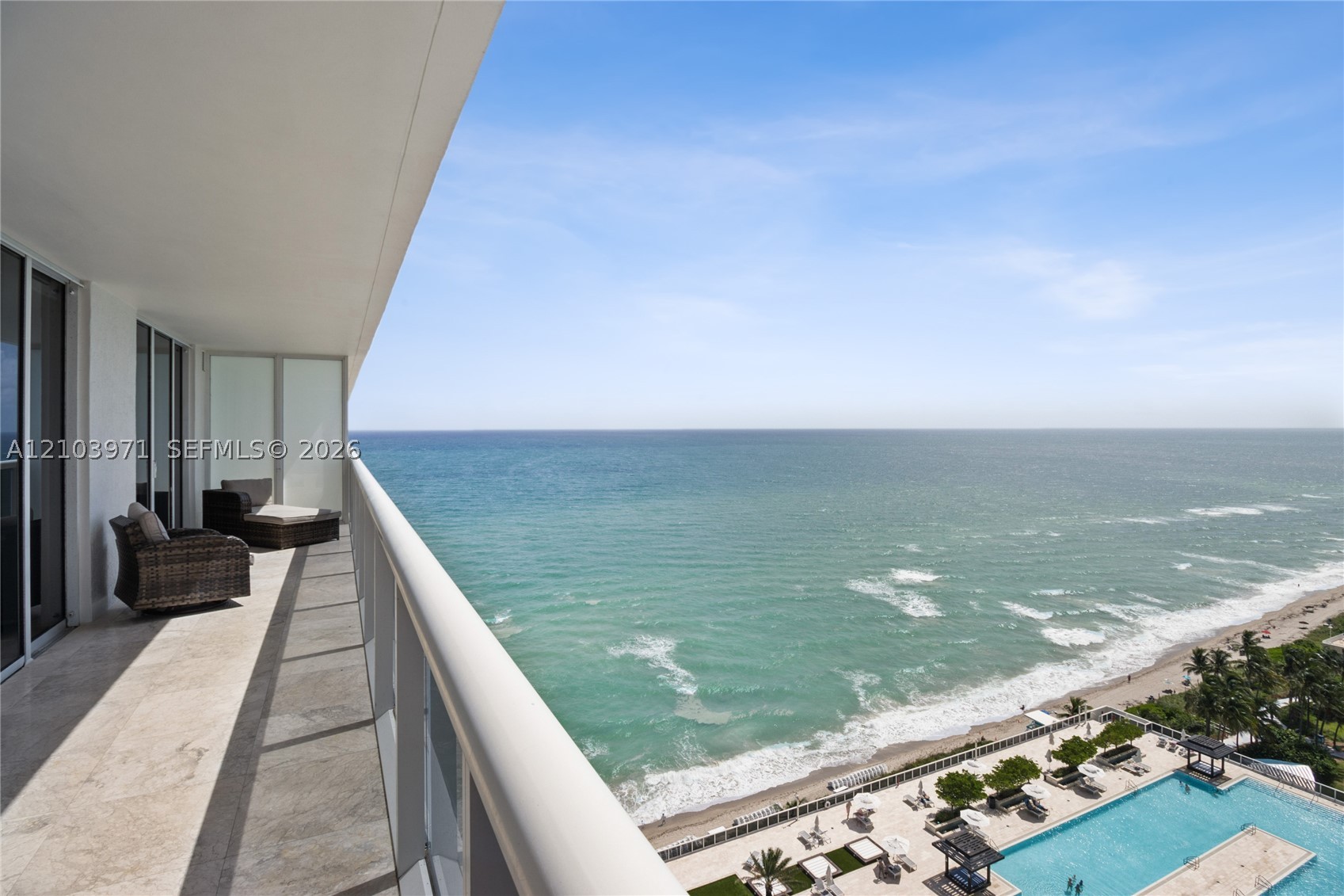 image Beach Club 21