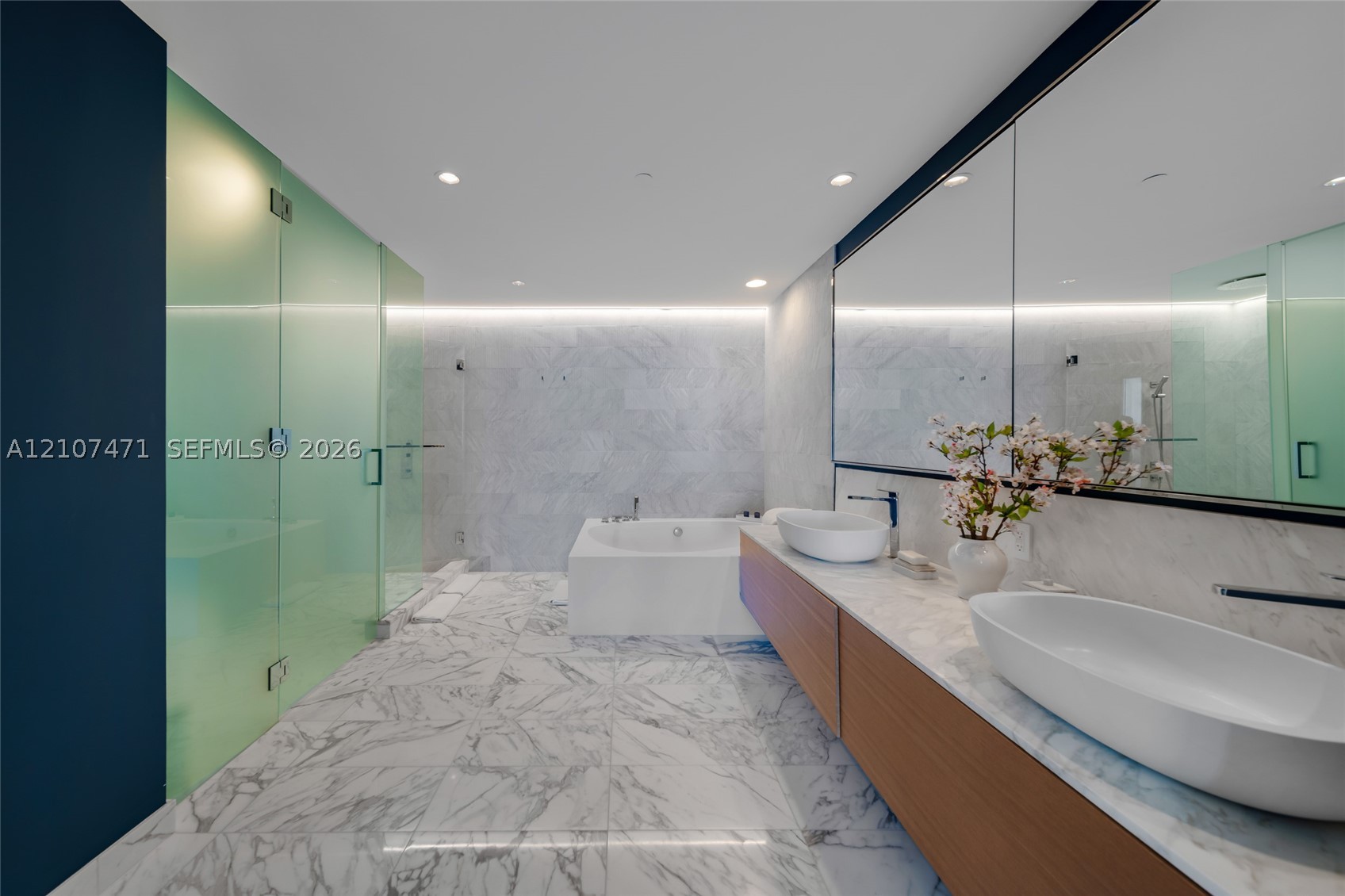 10201 Collins Ave #2506 Bal Harbour, FL 33154