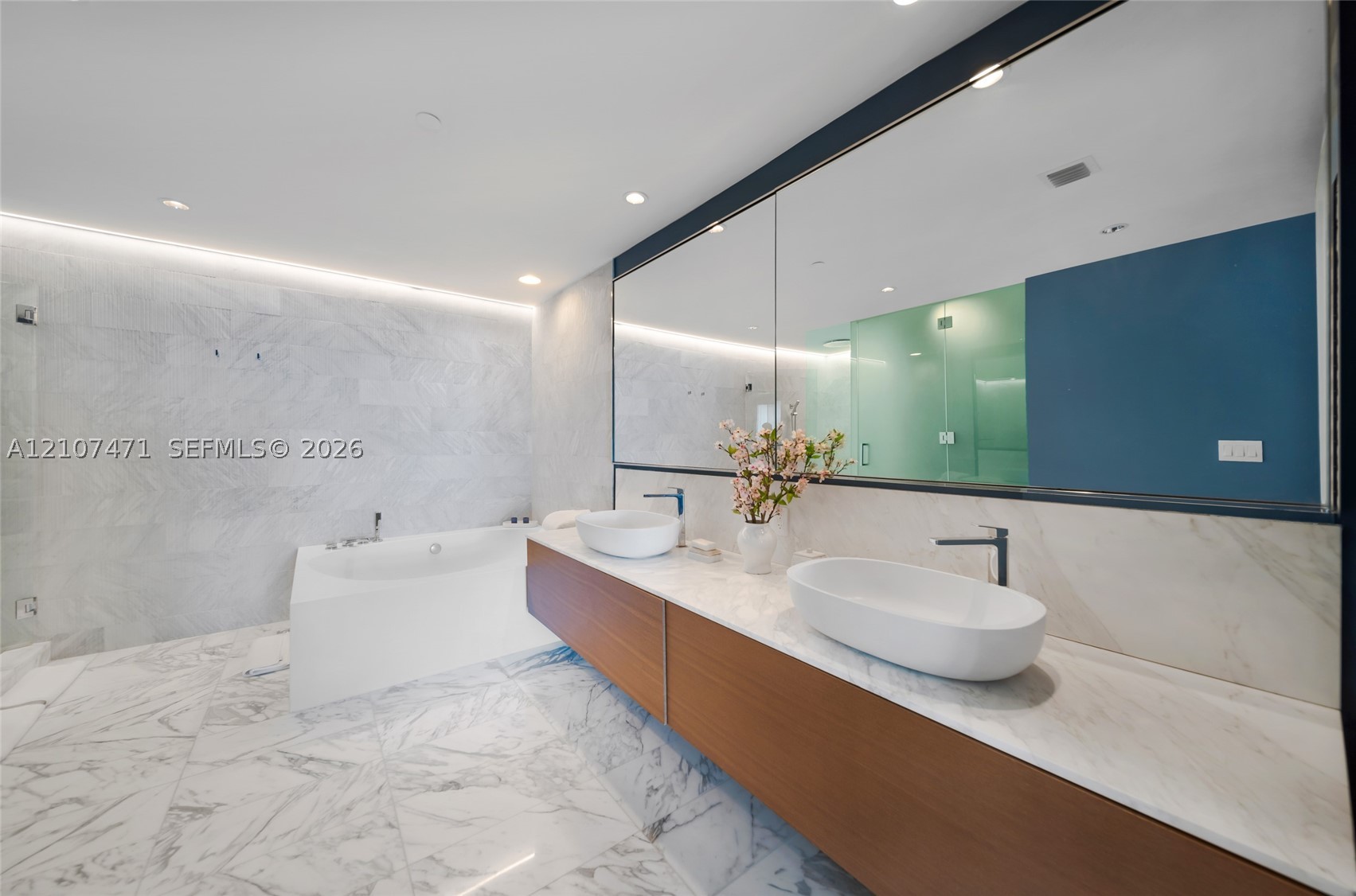 10201 Collins Ave #2506 Bal Harbour, FL 33154
