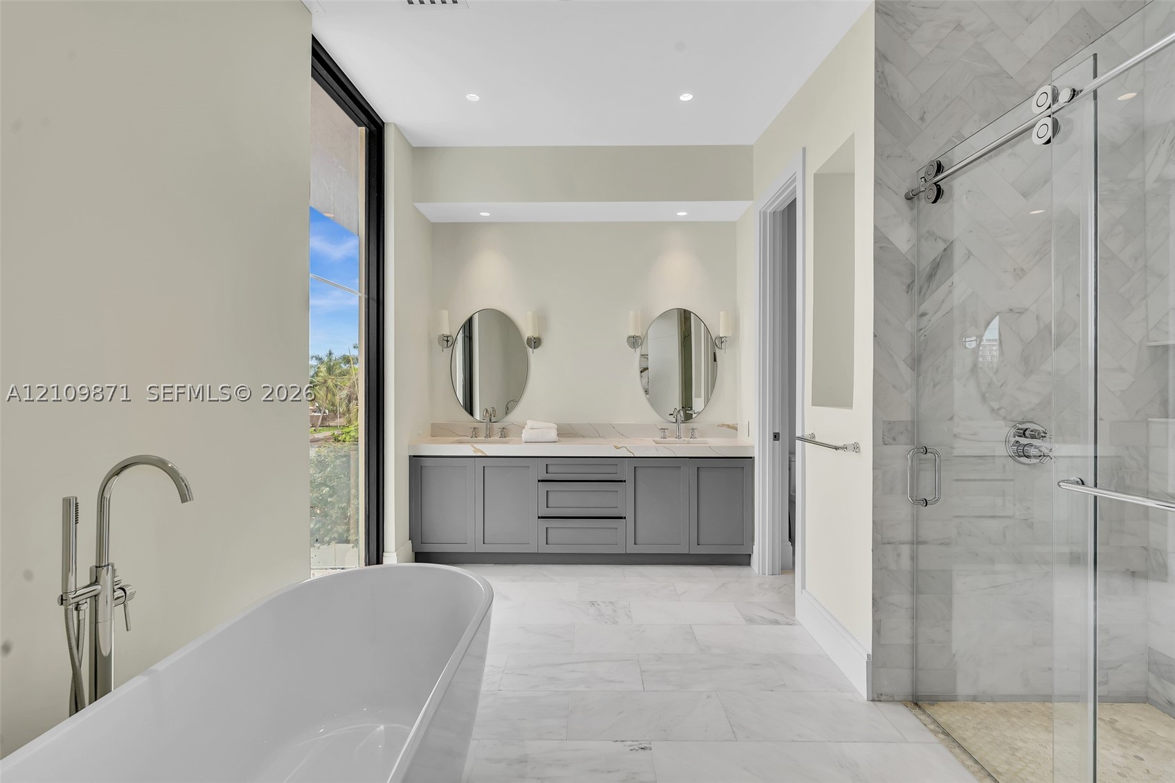 13045 Coronado Ter North Miami, FL 33181