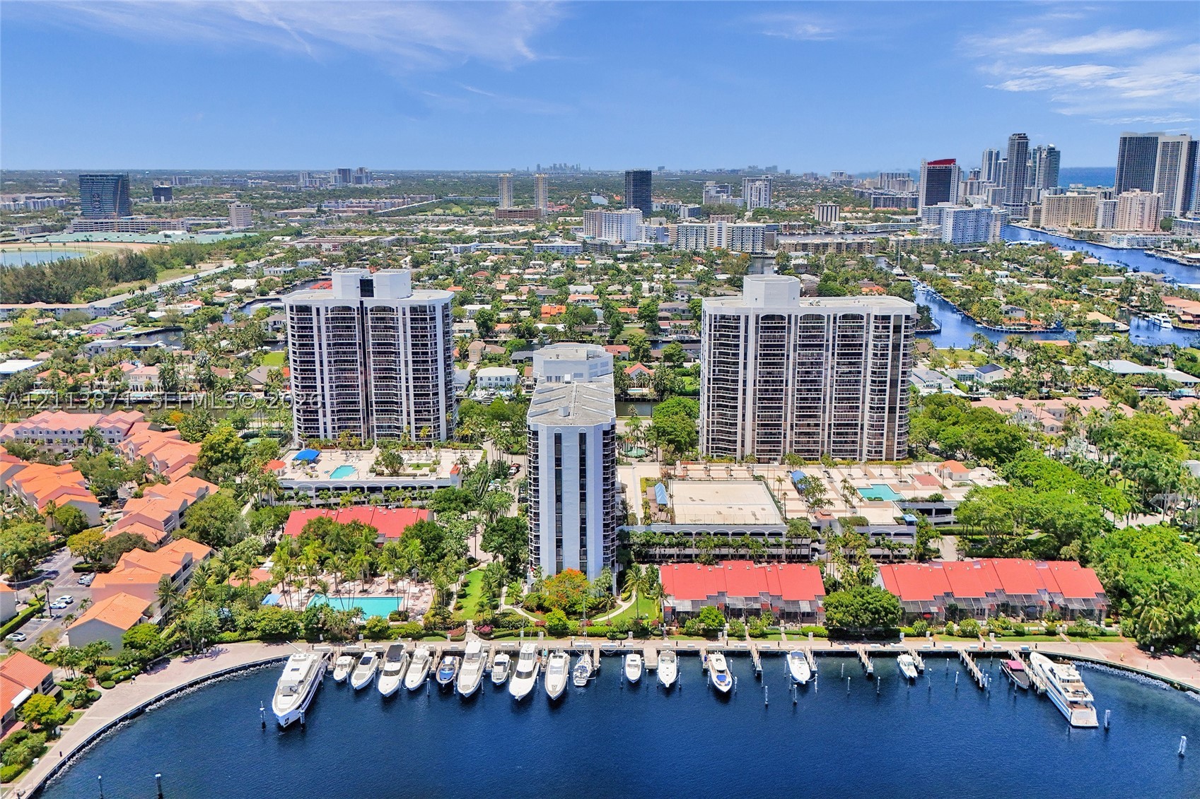 3640 Yacht Clb Dr #1208