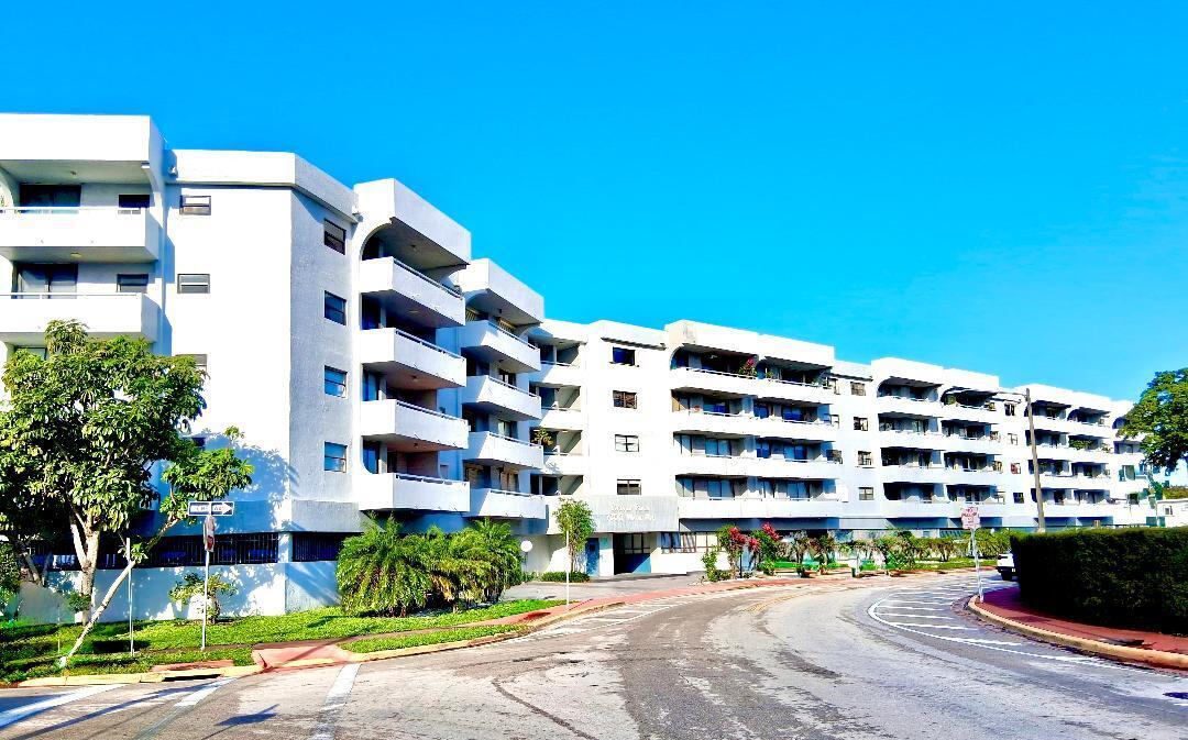 7300 Wayne #213 Miami Beach, FL 33141
