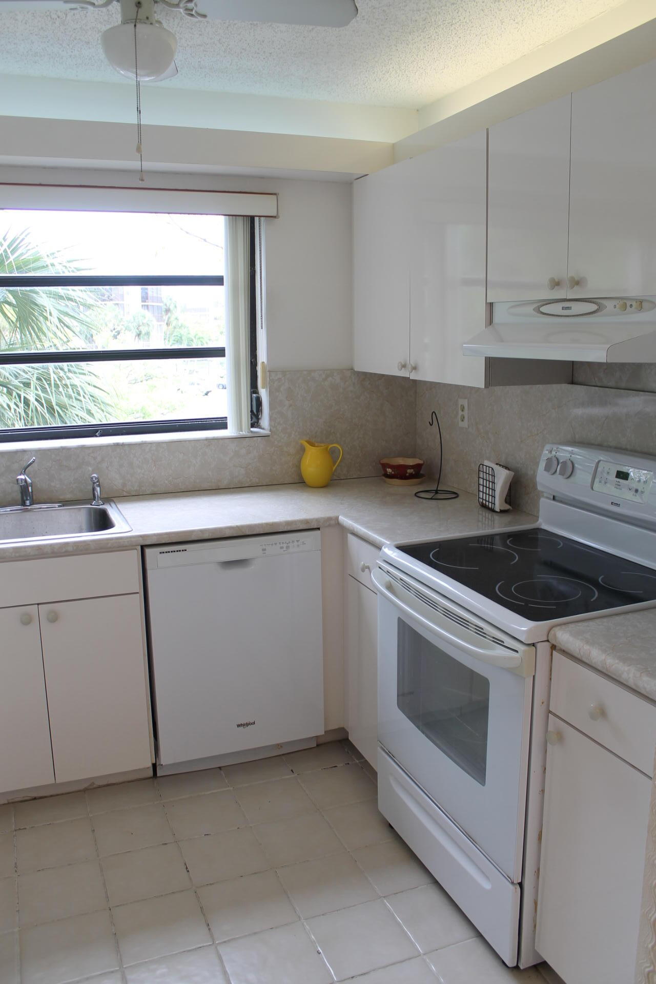 1100 Colony Pt Cir #314 Pembroke Pines, FL 33026