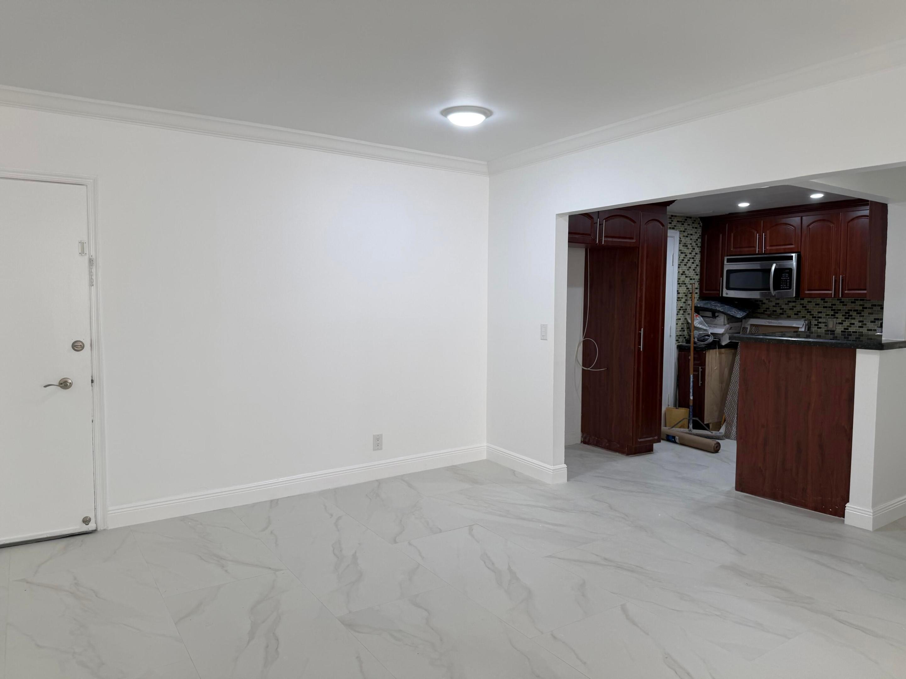 2161 NE 68th #Unit 303 Fort Lauderdale, FL 33308