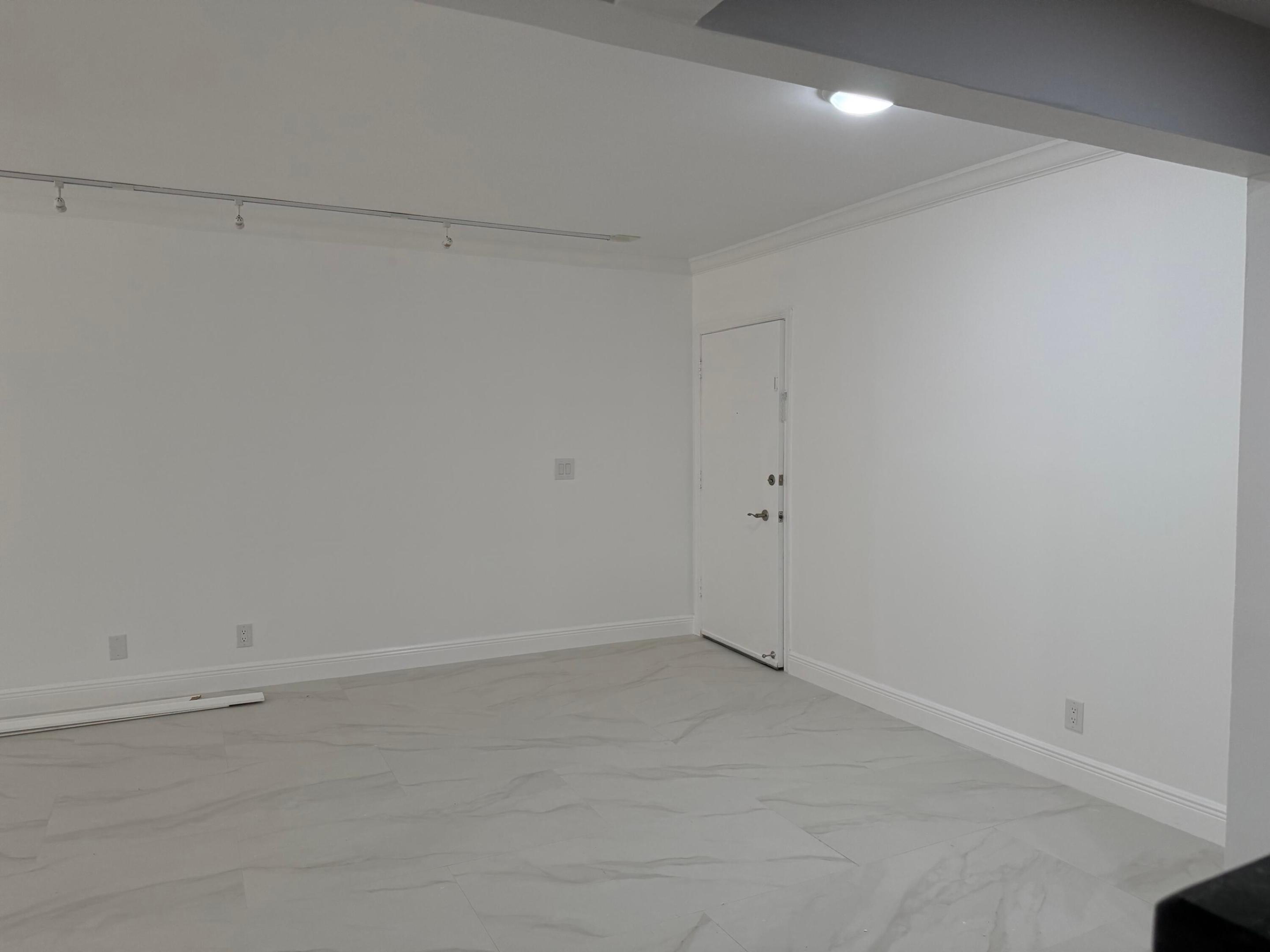 2161 NE 68th #Unit 303 Fort Lauderdale, FL 33308