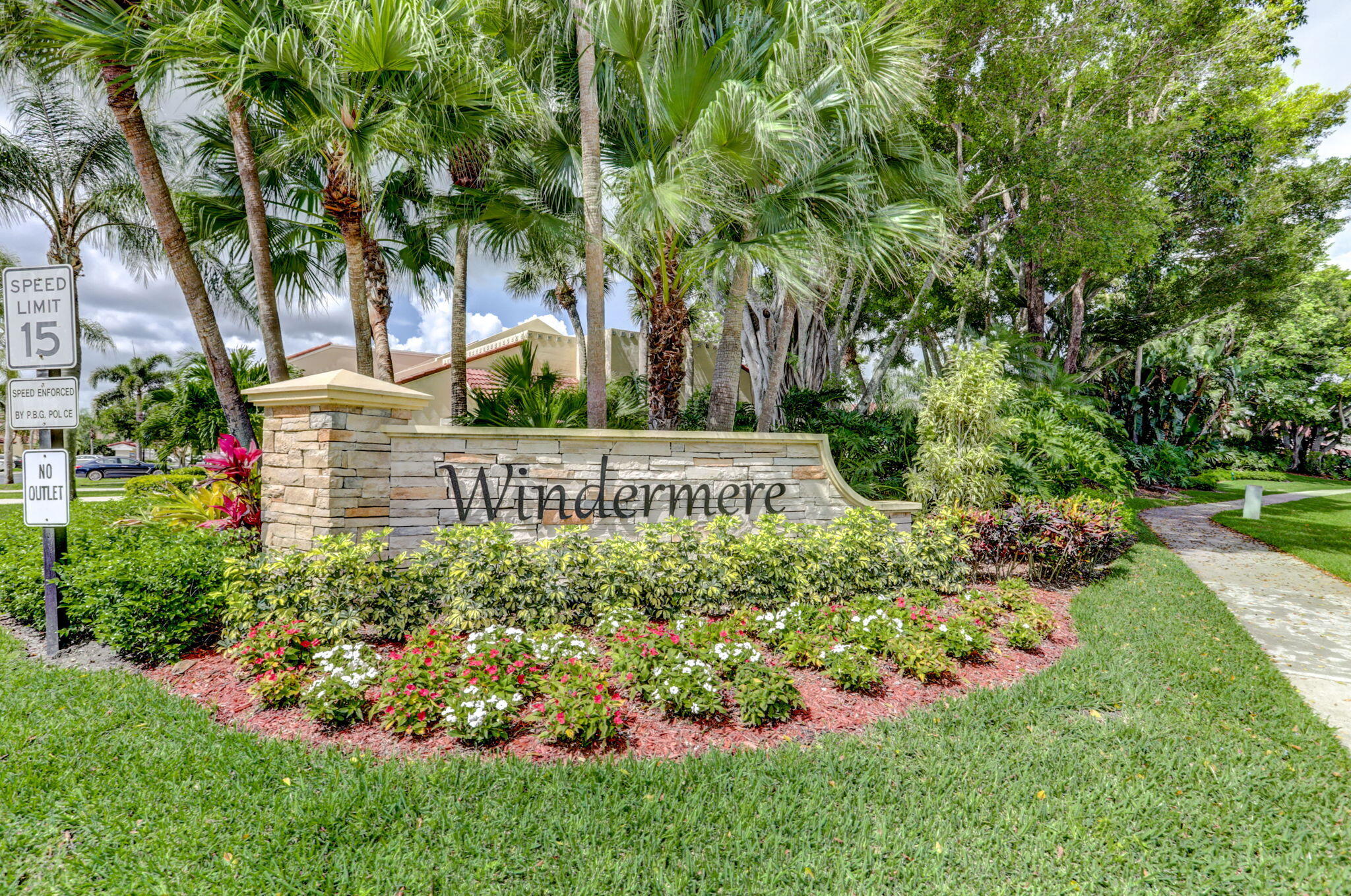 906 N Windermere