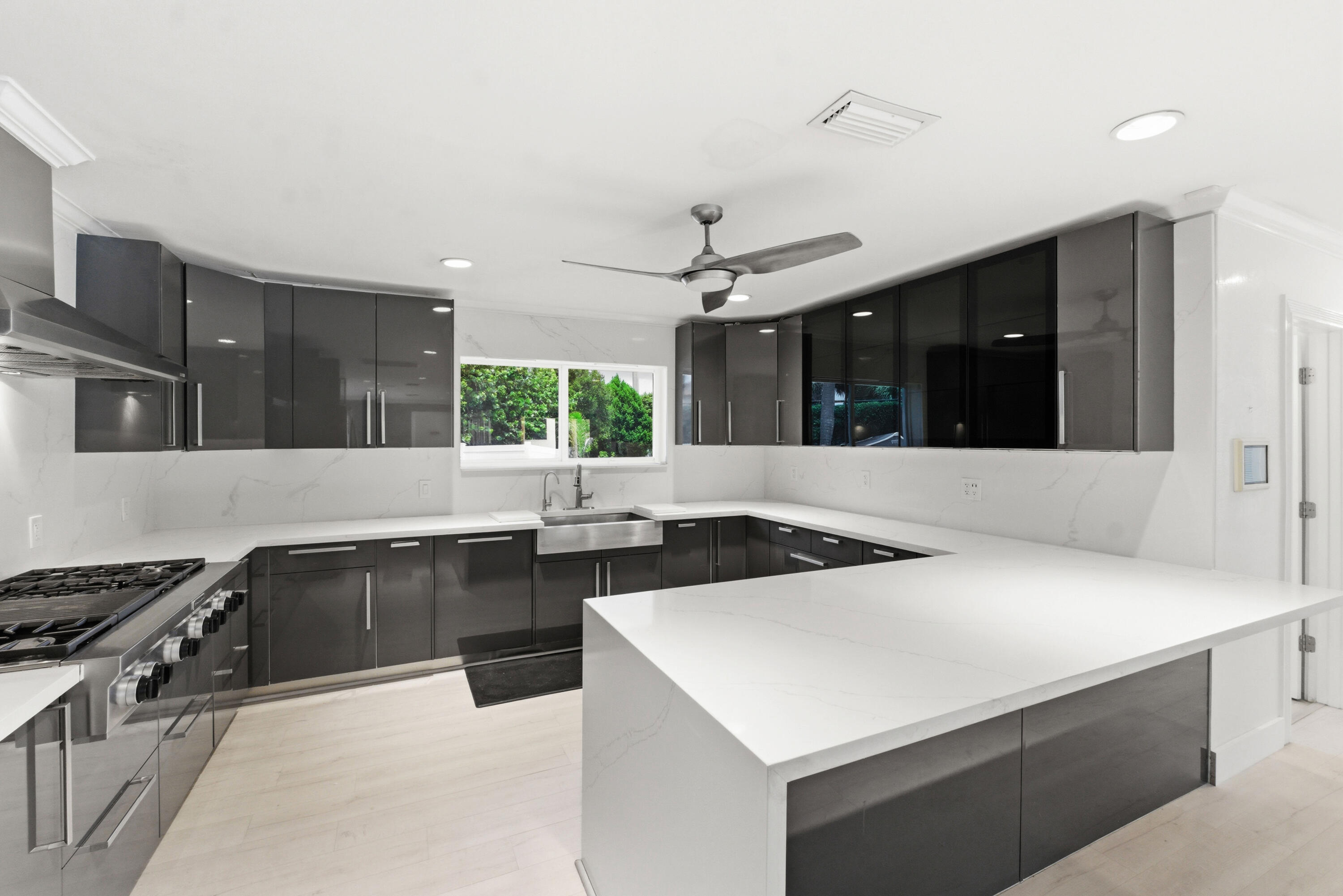 5900 Bayview Fort Lauderdale, FL 33308