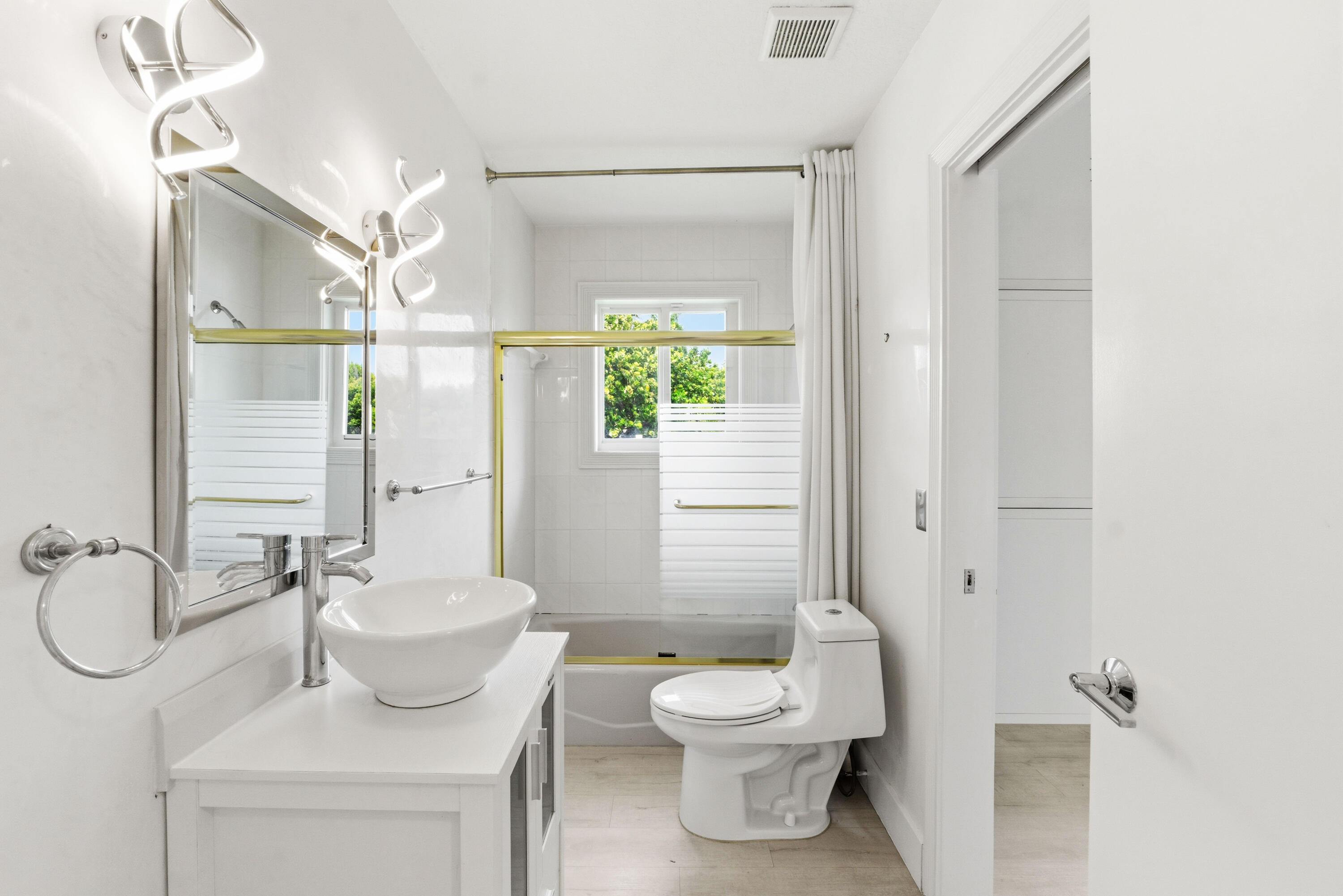 5900 Bayview Fort Lauderdale, FL 33308