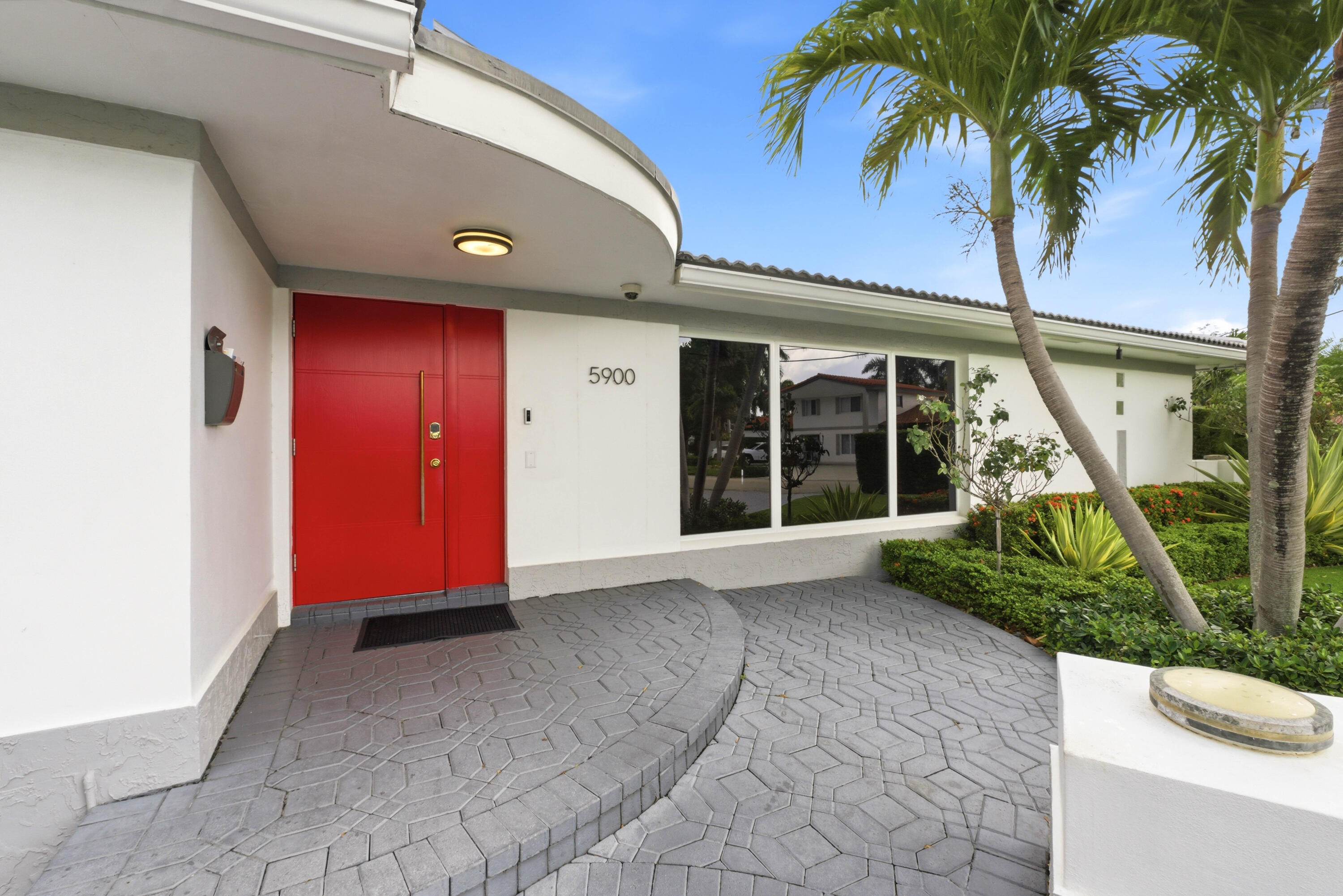 5900 Bayview Fort Lauderdale, FL 33308
