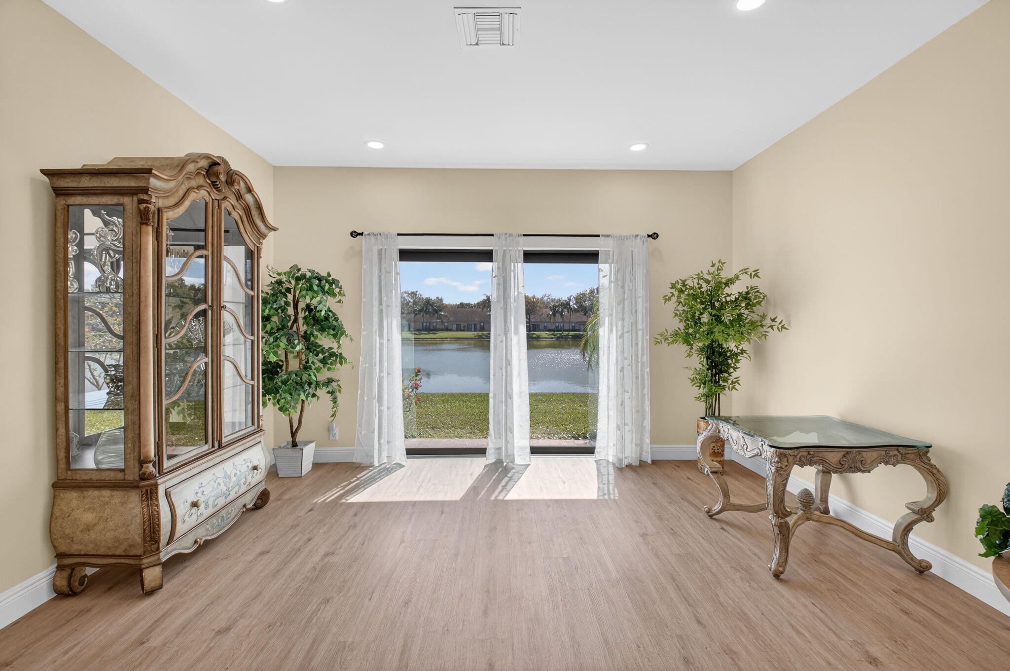 8350 Springlake