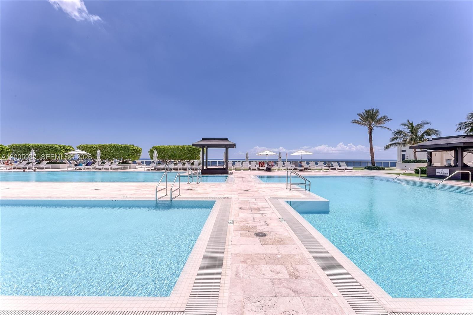 image Beach Club 25