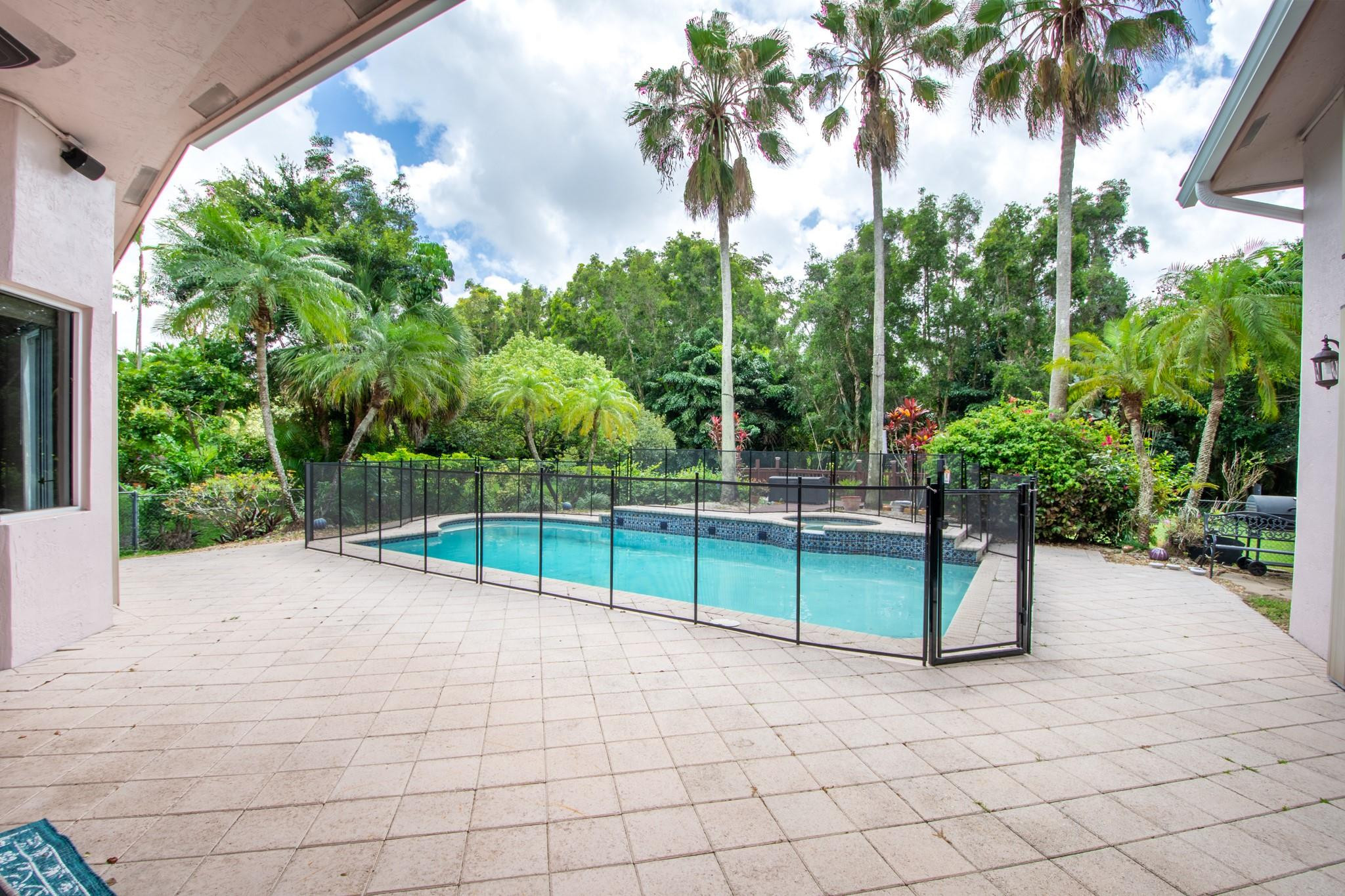 11430 NW 18th St Plantation, FL 33323