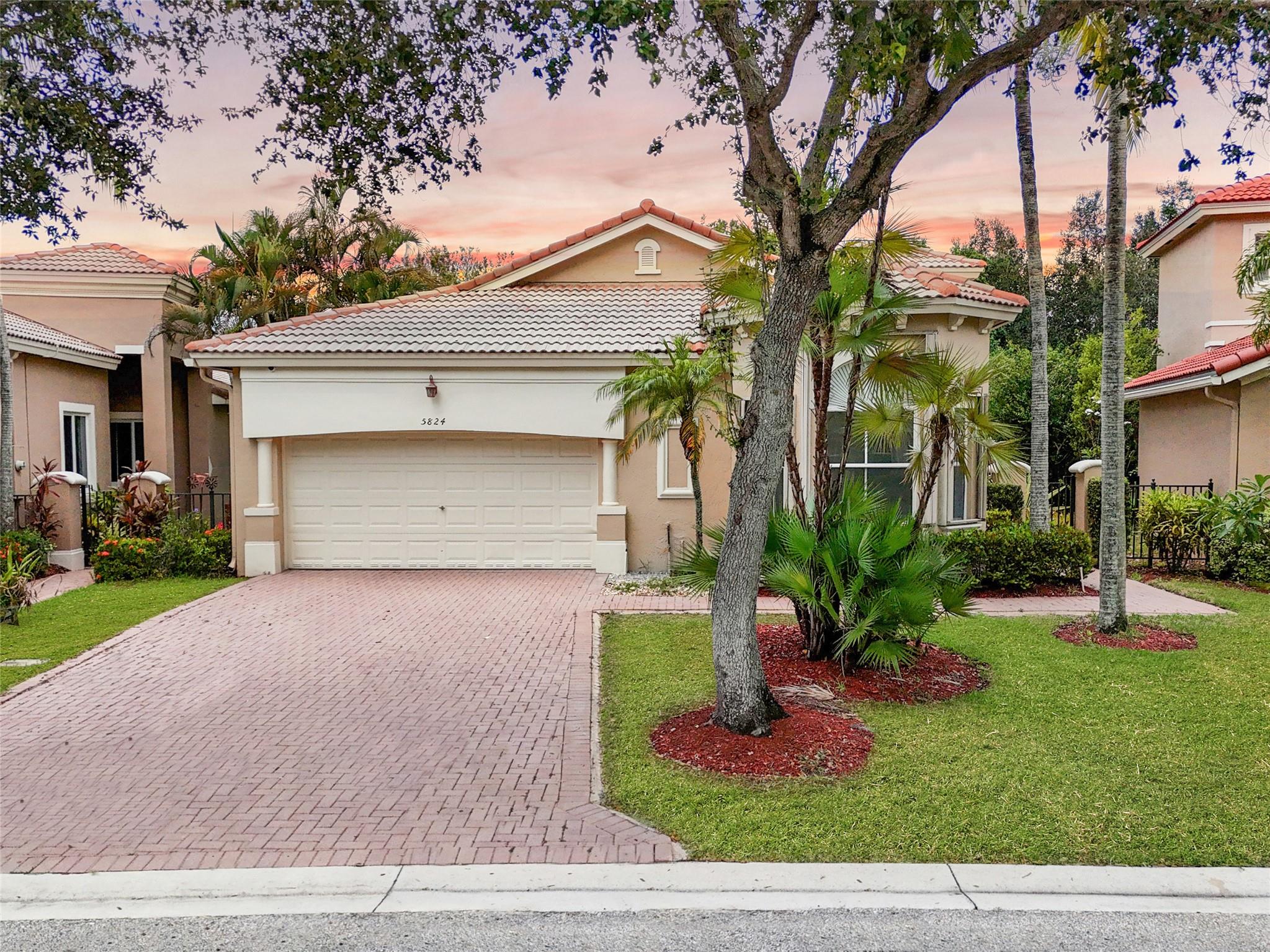5824 NW 120th Ave