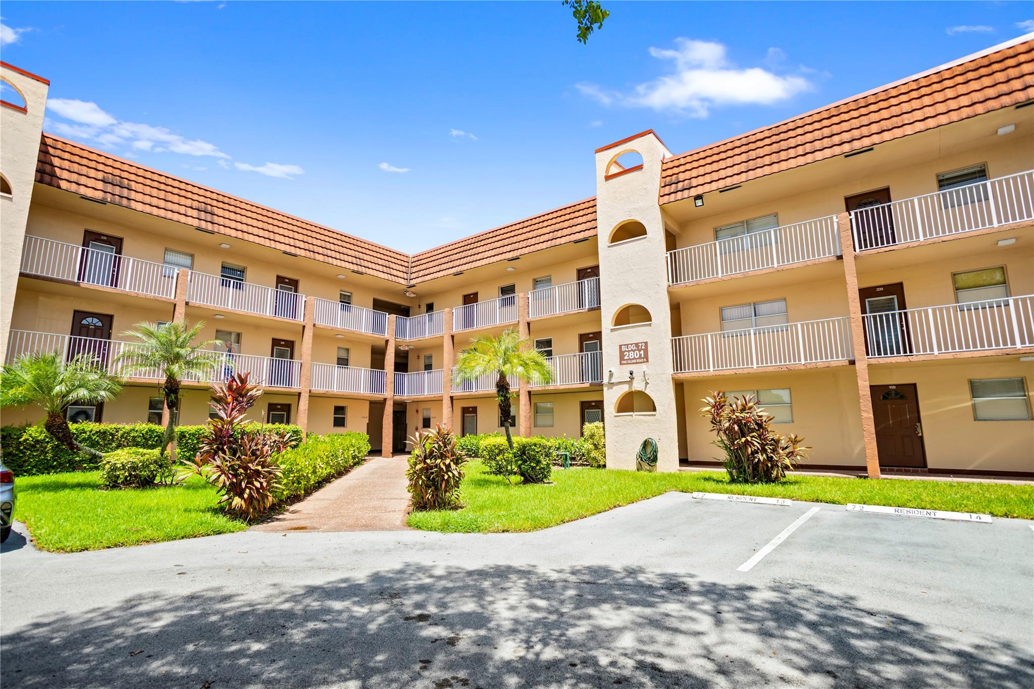 2801 N Pine Is Rd #208
