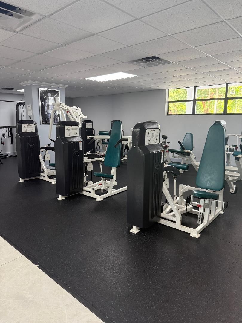 600 Parkview Dr #826 Hallandale Beach, FL 33009