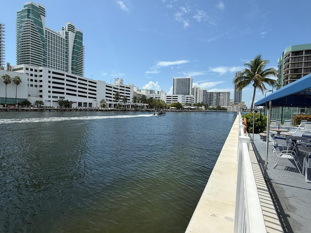 600 Parkview Dr #826 Hallandale Beach, FL 33009