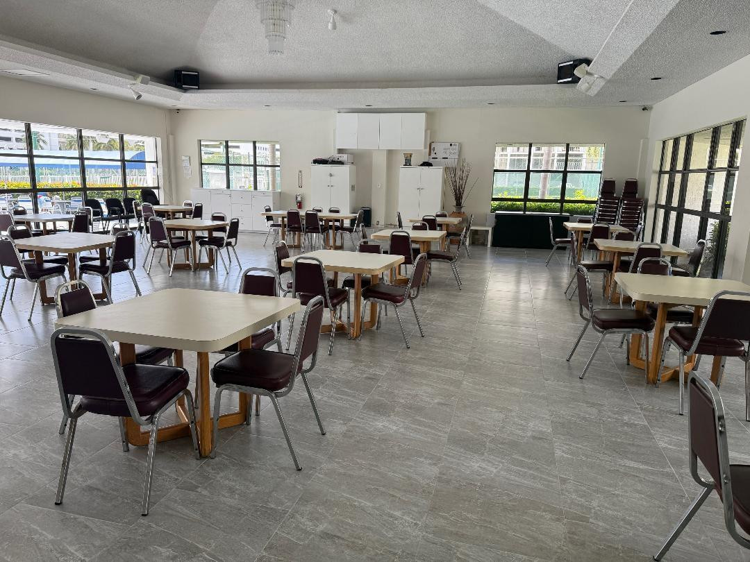 600 Parkview Dr #826 Hallandale Beach, FL 33009