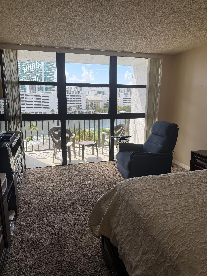 600 Parkview Dr #826 Hallandale Beach, FL 33009