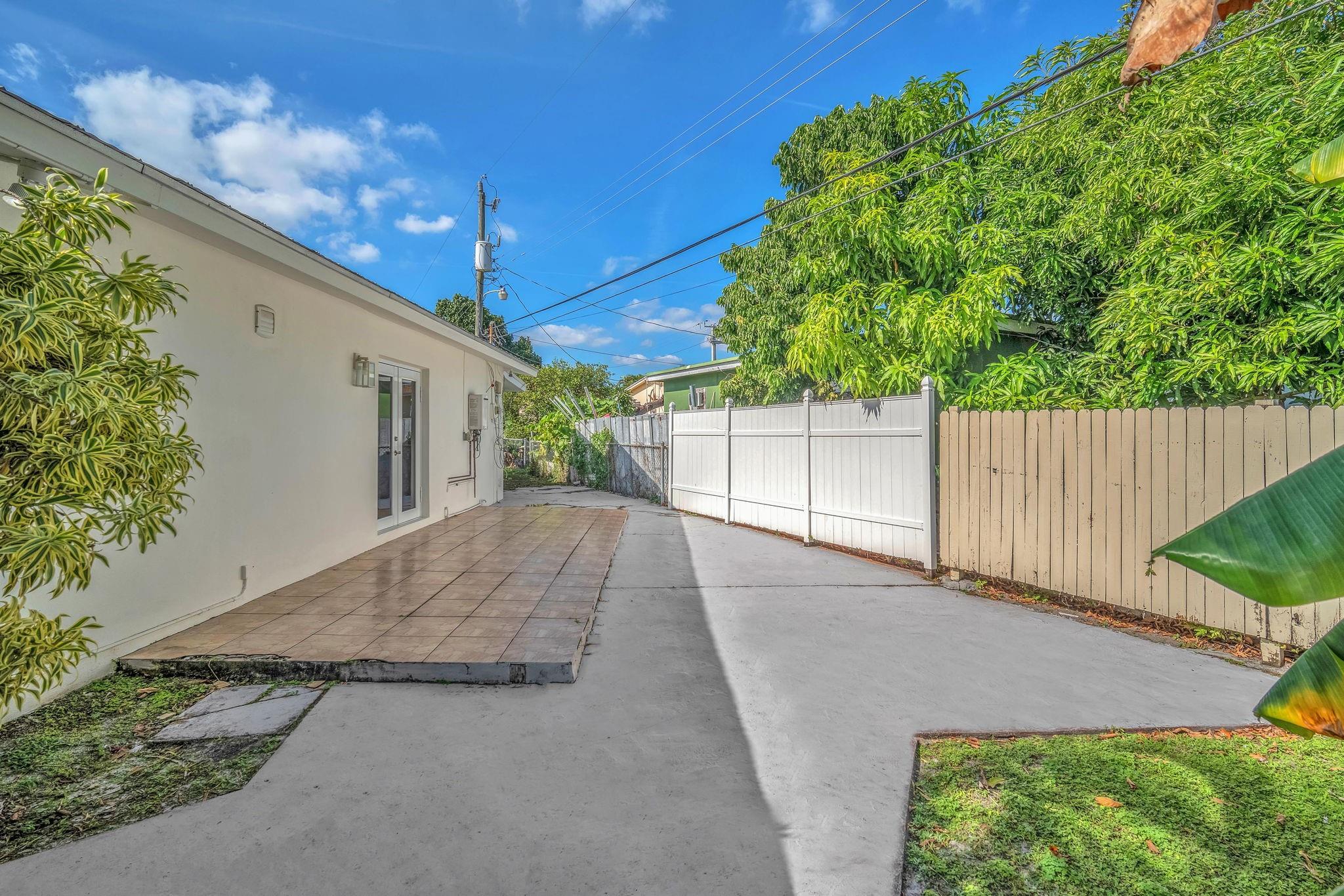 3308 El Vedado Ct West Palm Beach, FL 33405