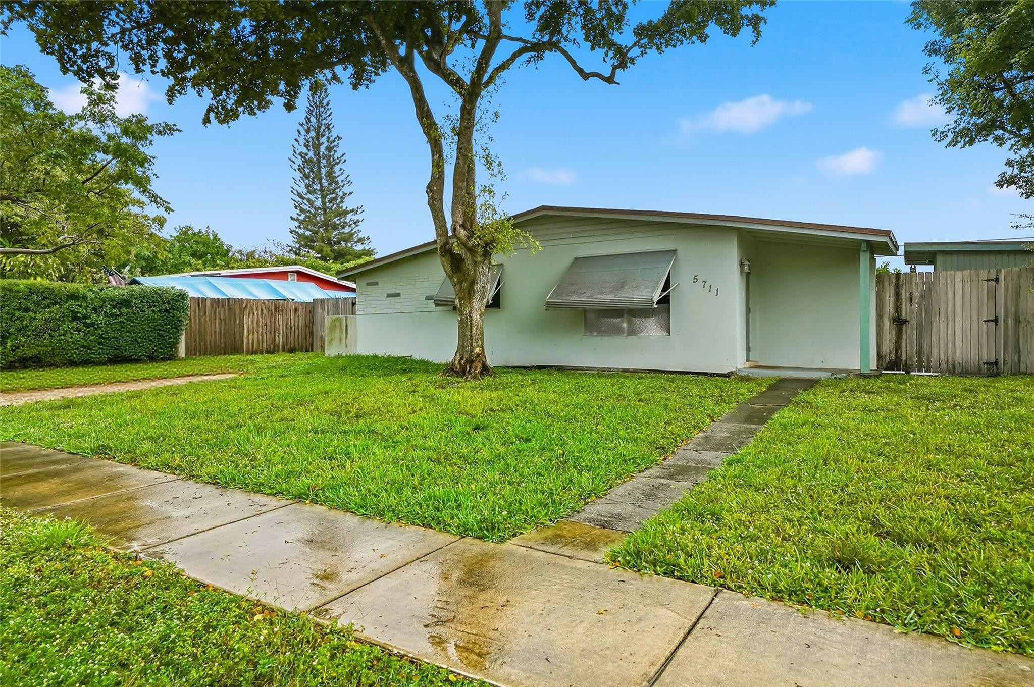 5711 SW 37th Ct Davie, FL 33314
