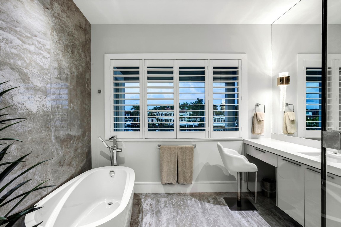 3129 NE 31st Lighthouse Point, FL 33064