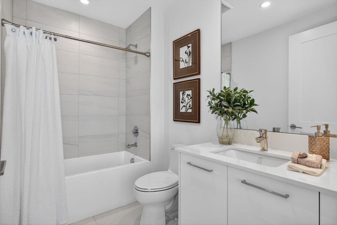 153 N Seabreeze #2505 Fort Lauderdale, FL 33304