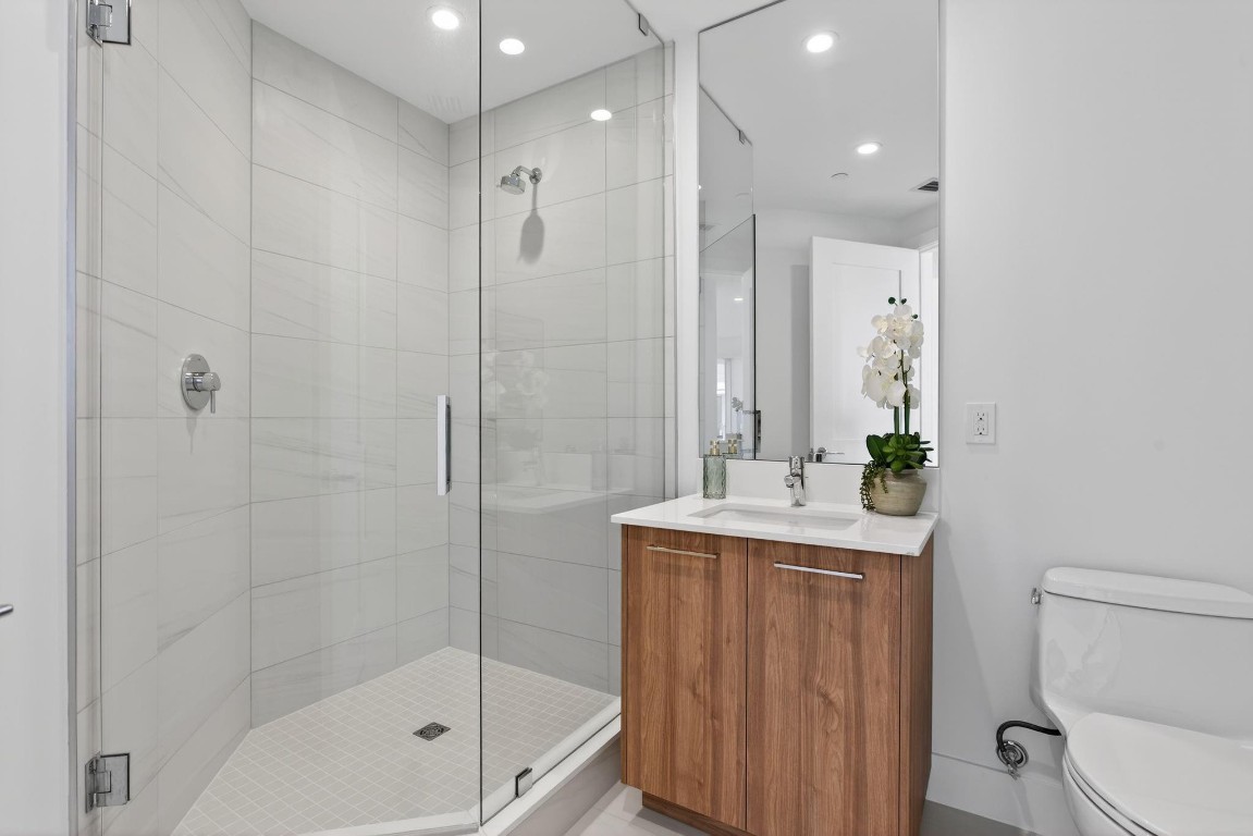 153 N Seabreeze #2505 Fort Lauderdale, FL 33304