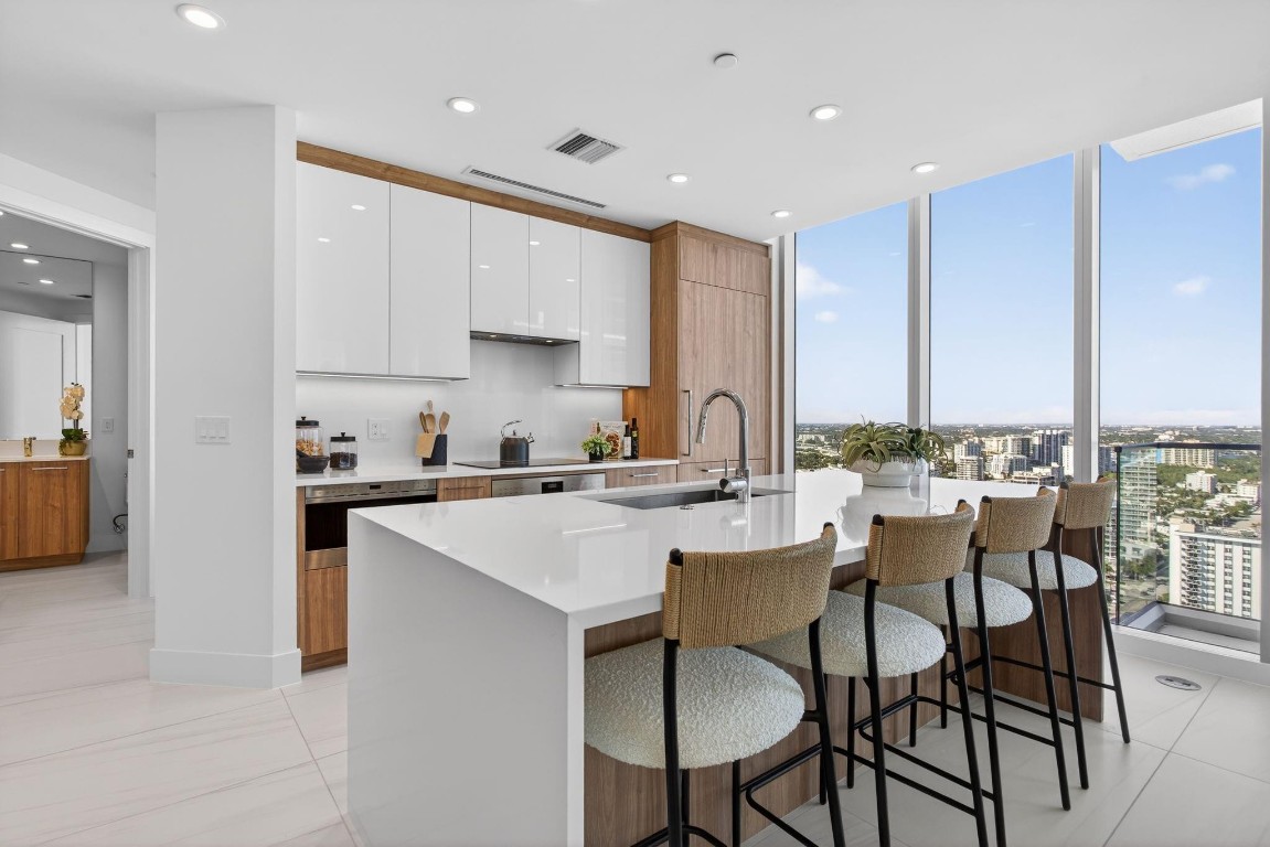 153 N Seabreeze #2505 Fort Lauderdale, FL 33304