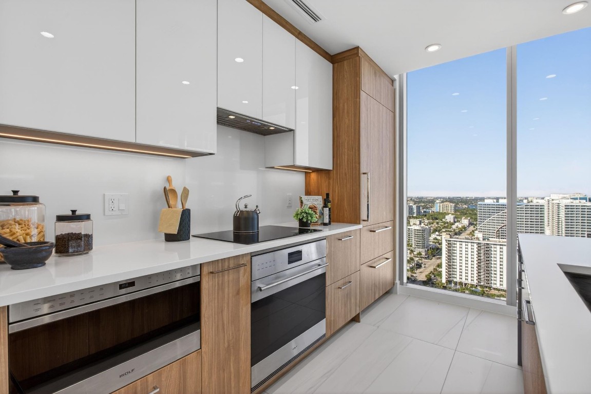 153 N Seabreeze #2505 Fort Lauderdale, FL 33304