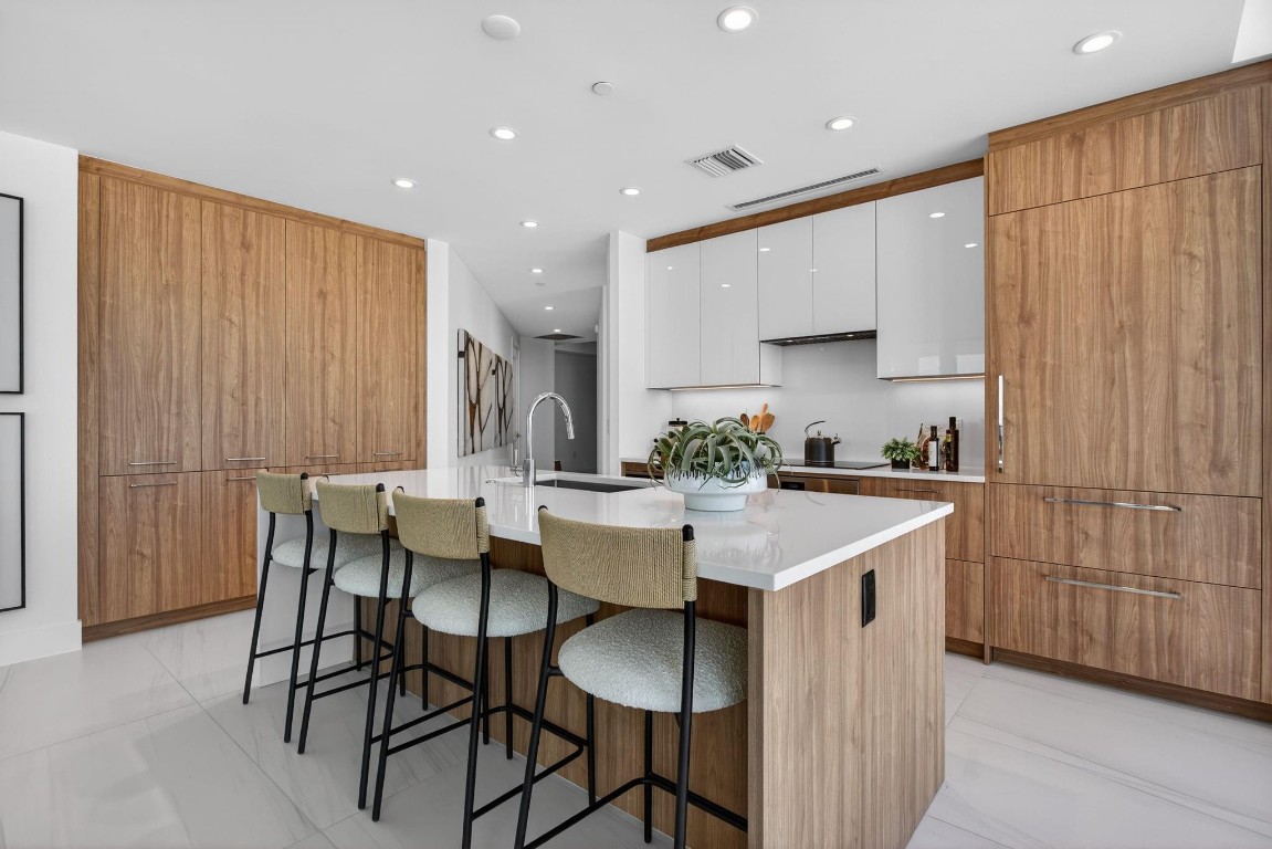 153 N Seabreeze #2505 Fort Lauderdale, FL 33304