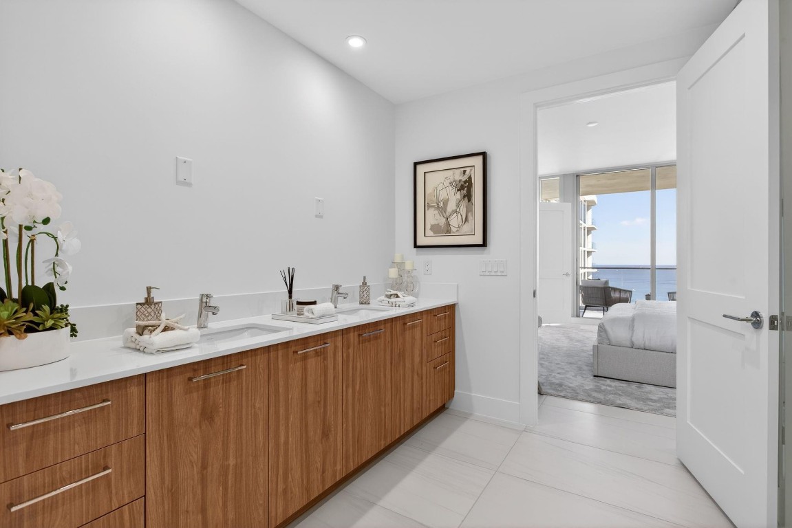 153 N Seabreeze #2505 Fort Lauderdale, FL 33304