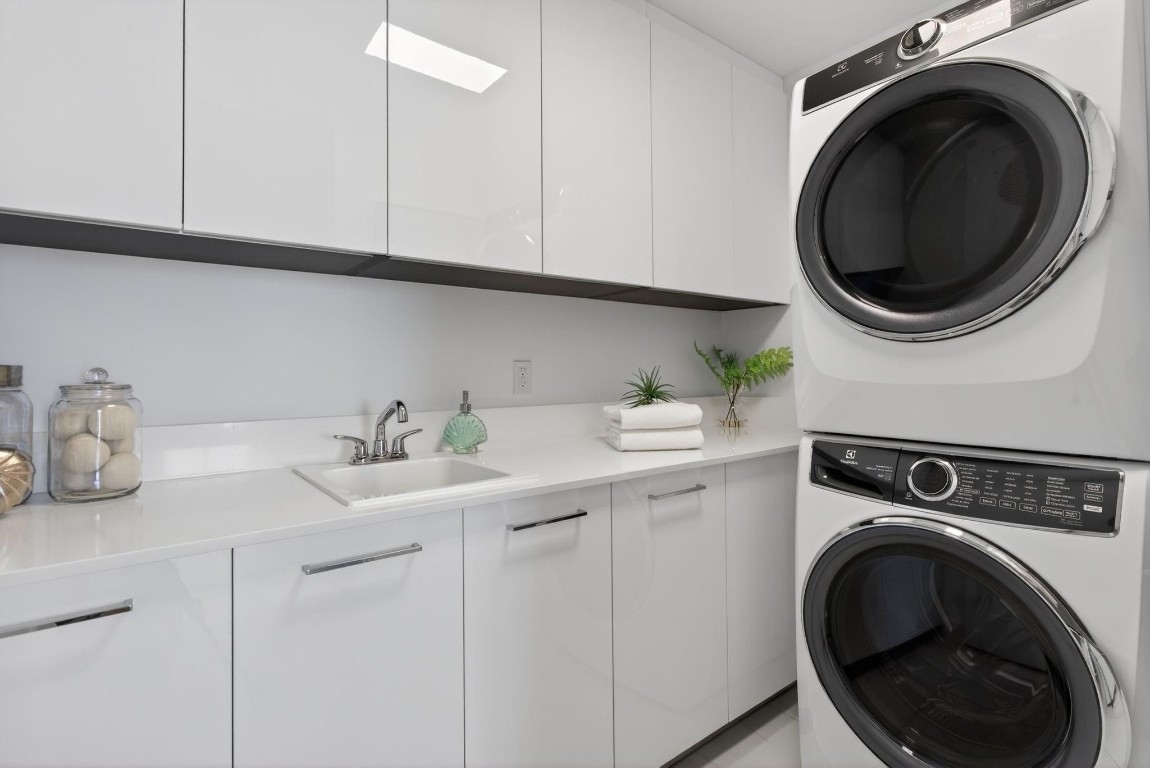 153 N Seabreeze #2505 Fort Lauderdale, FL 33304