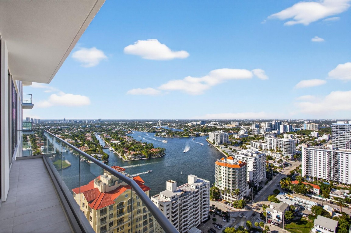 153 N Seabreeze #2505 Fort Lauderdale, FL 33304