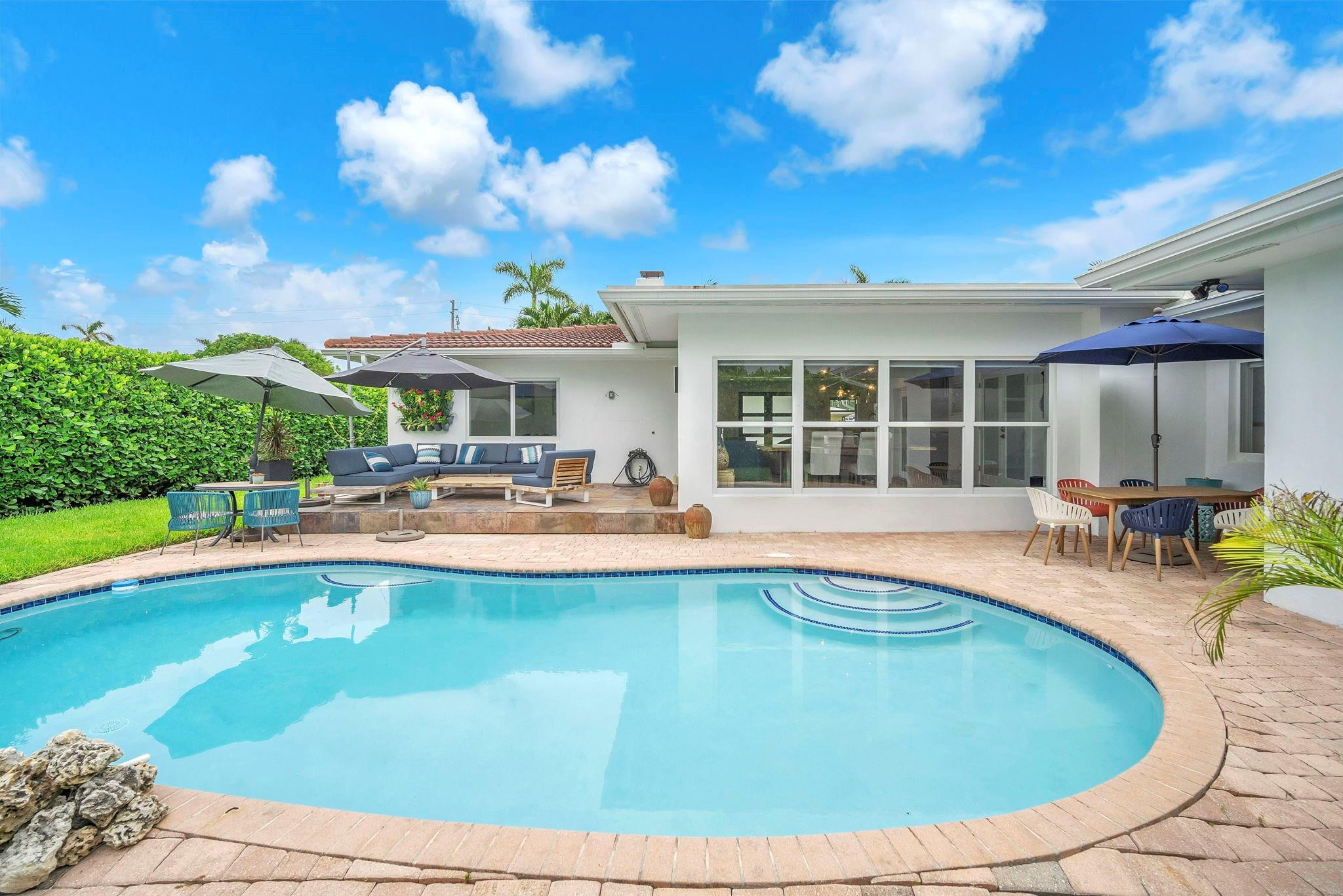 2212 NE 32nd Fort Lauderdale, FL 33305