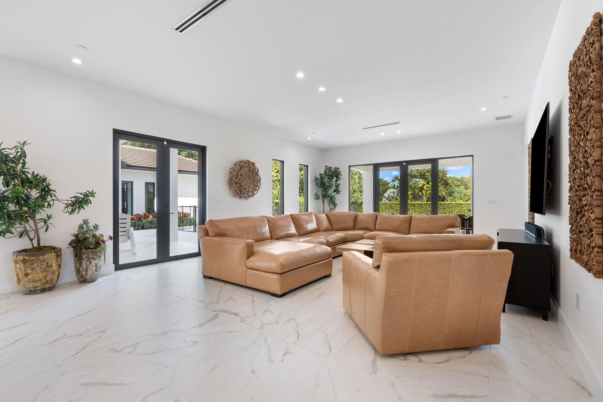 11861 NW 9th Plantation, FL 33325