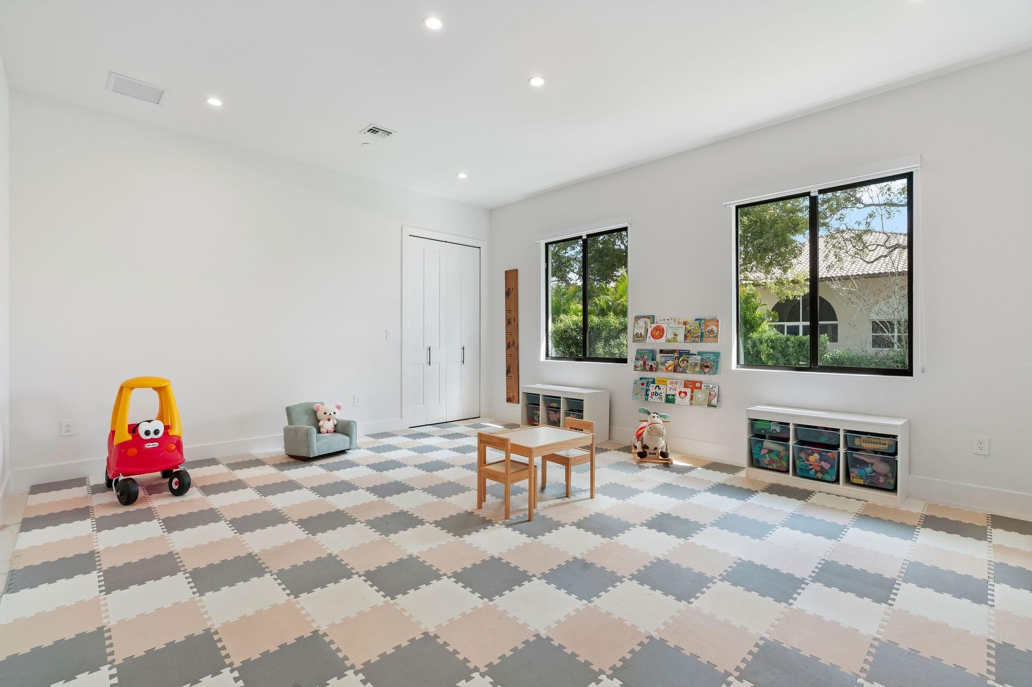 11861 NW 9th Plantation, FL 33325