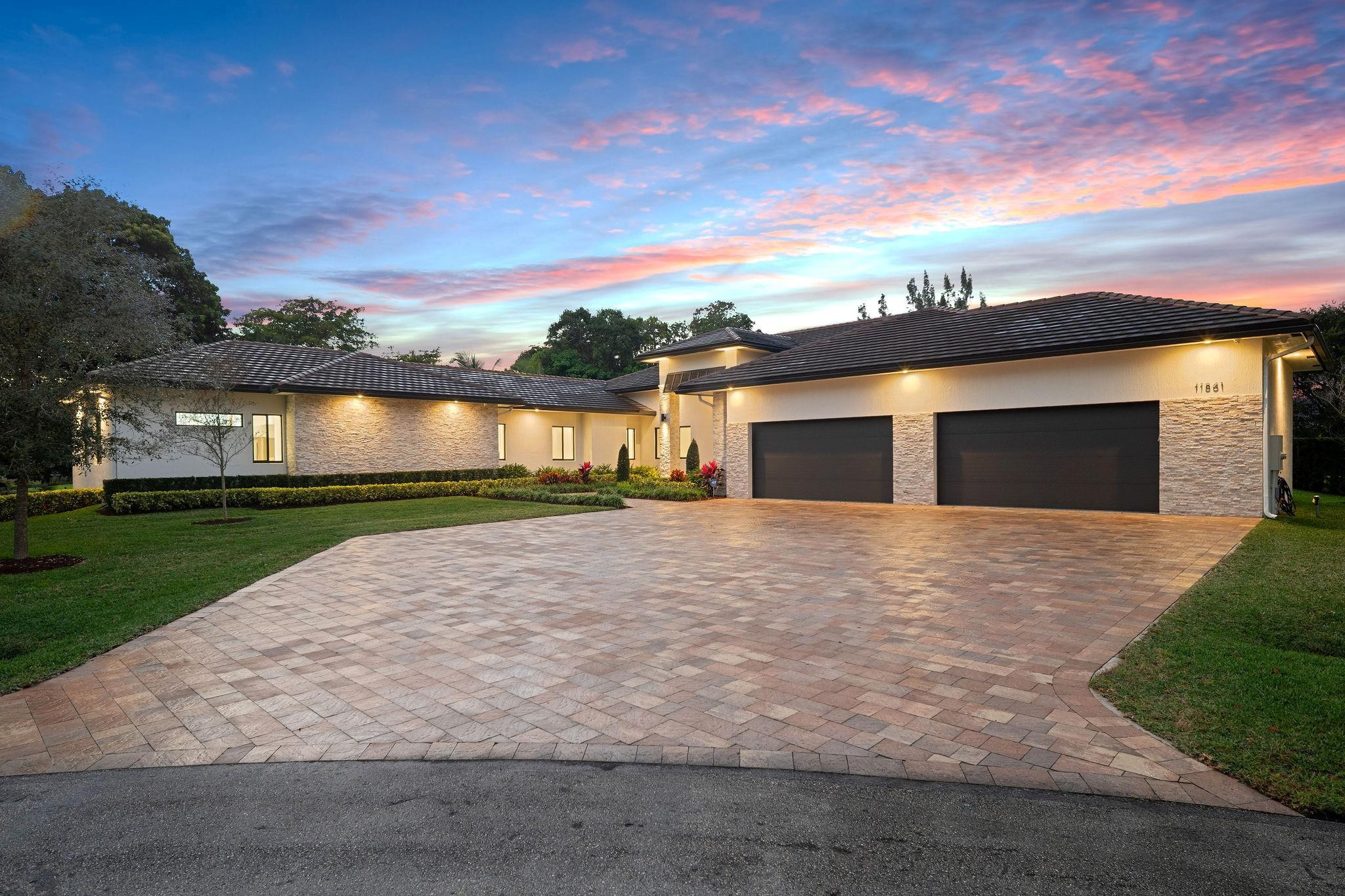 11861 NW 9th Plantation, FL 33325