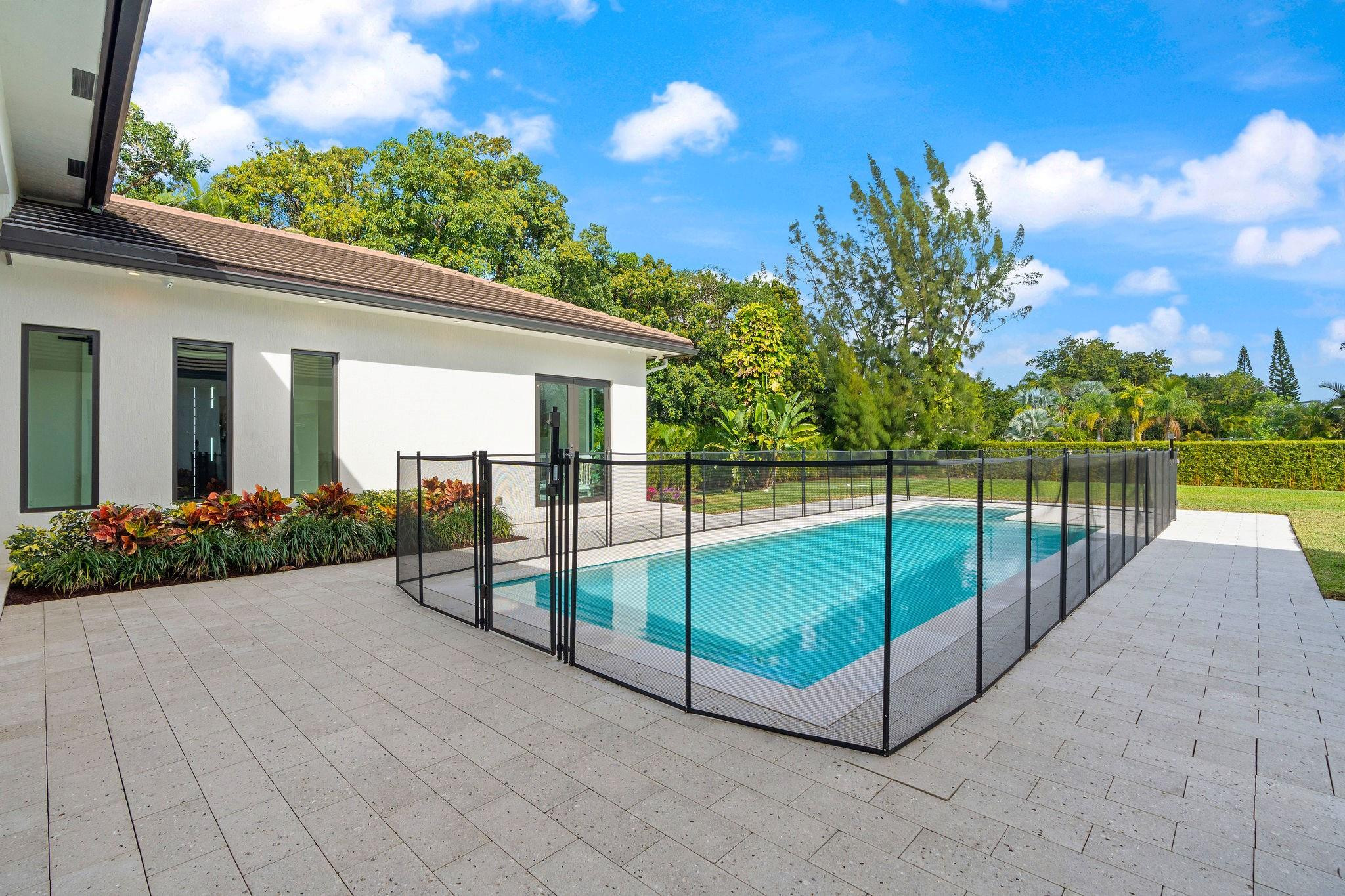 11861 NW 9th Plantation, FL 33325