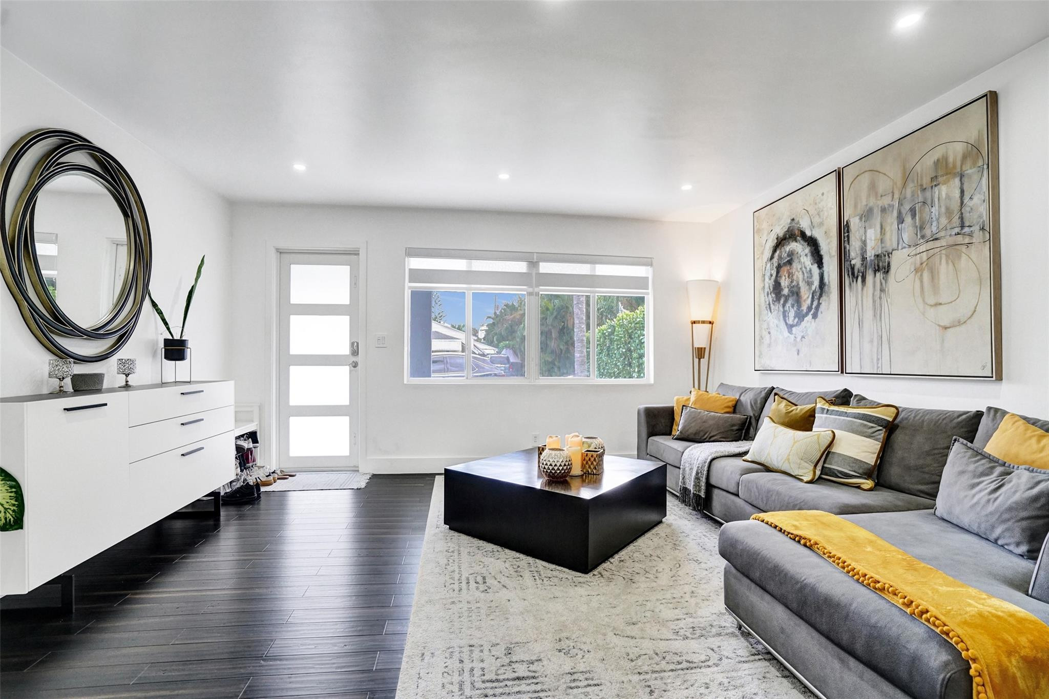 Undisclosed Address Hollywood, FL 33020