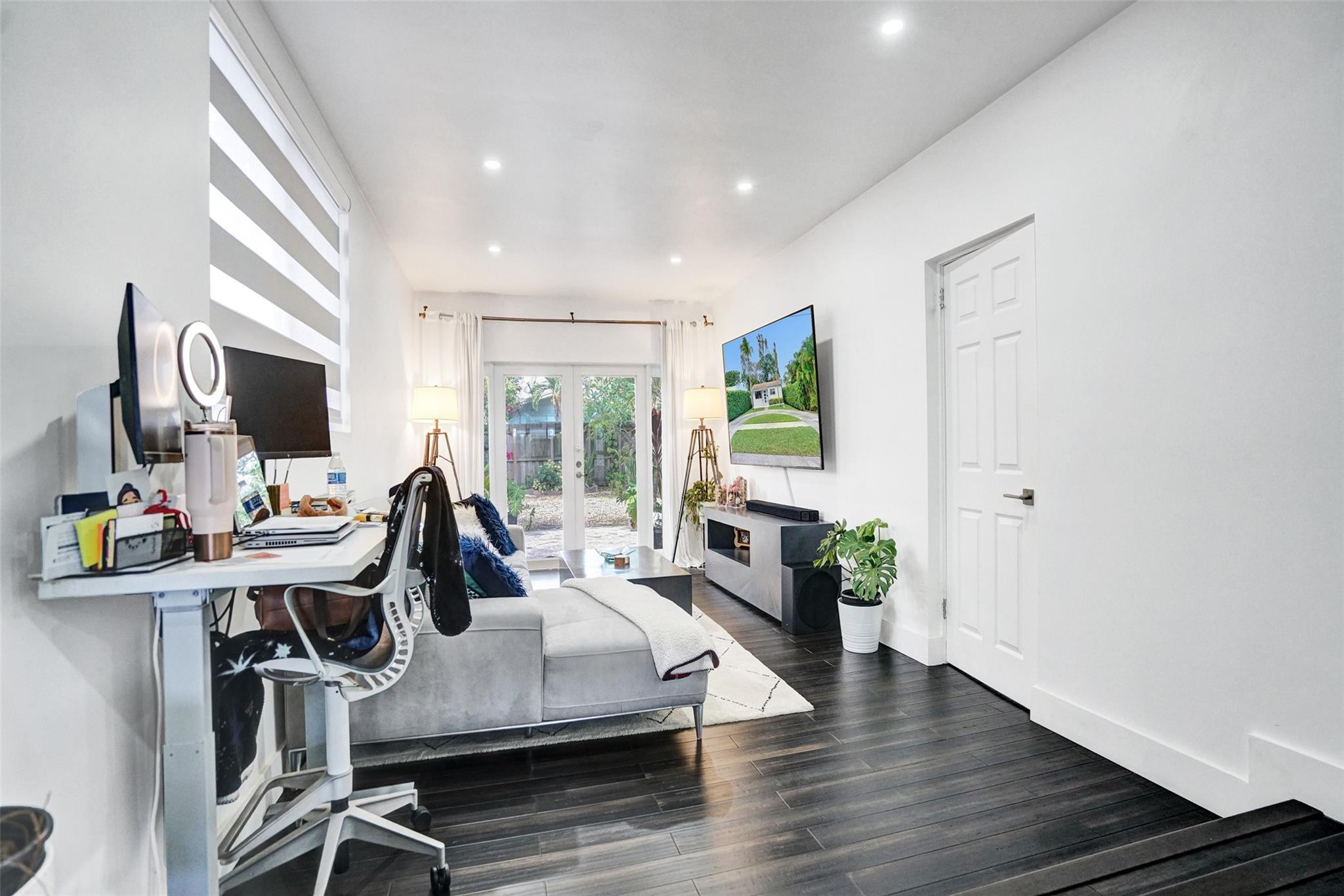 Undisclosed Address Hollywood, FL 33020