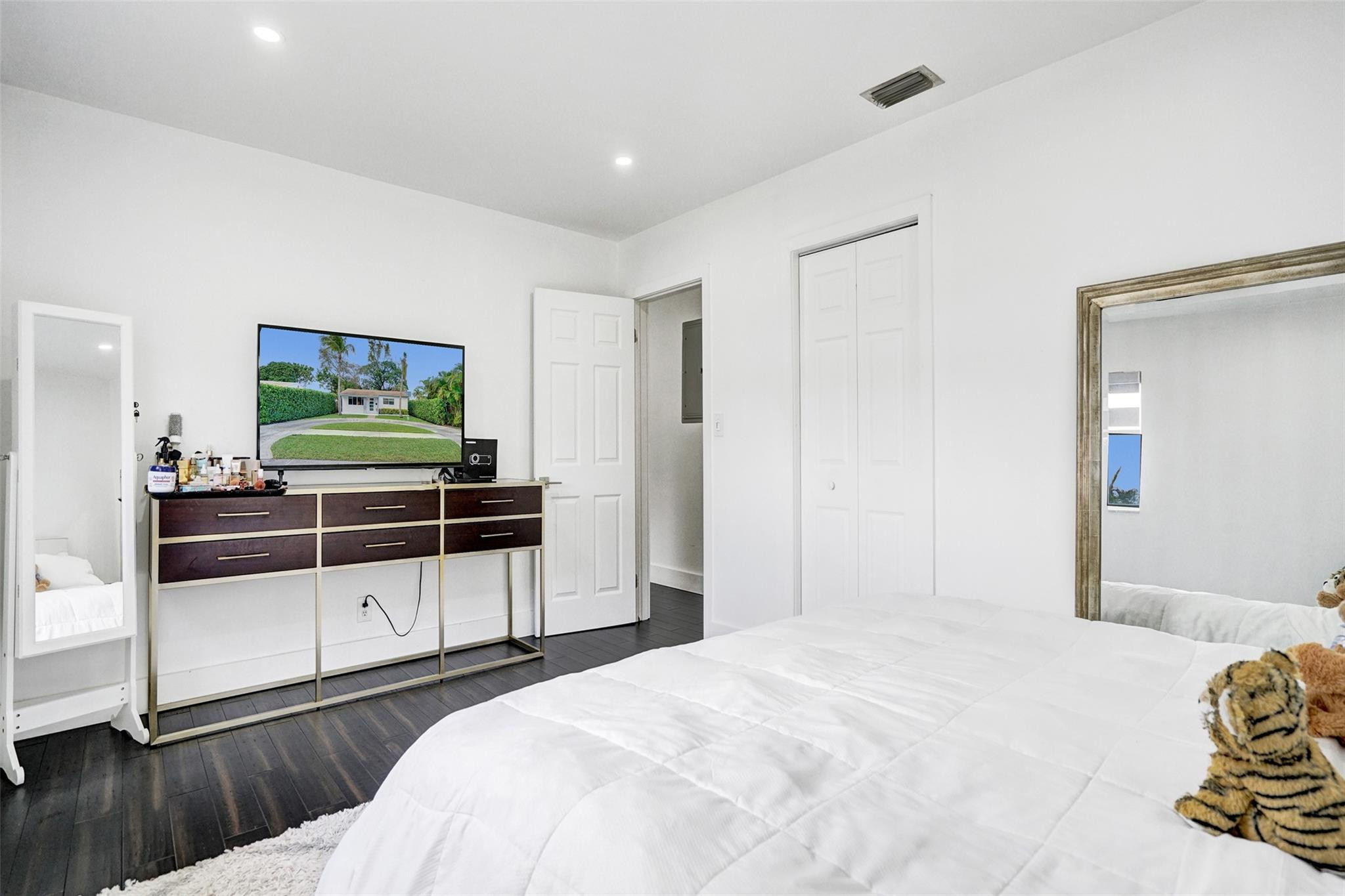 Undisclosed Address Hollywood, FL 33020