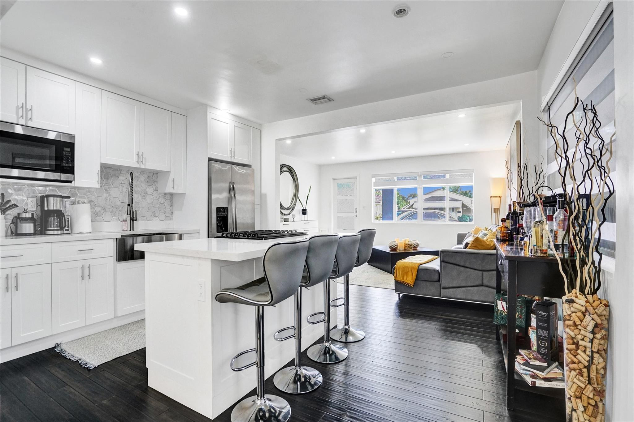 Undisclosed Address Hollywood, FL 33020