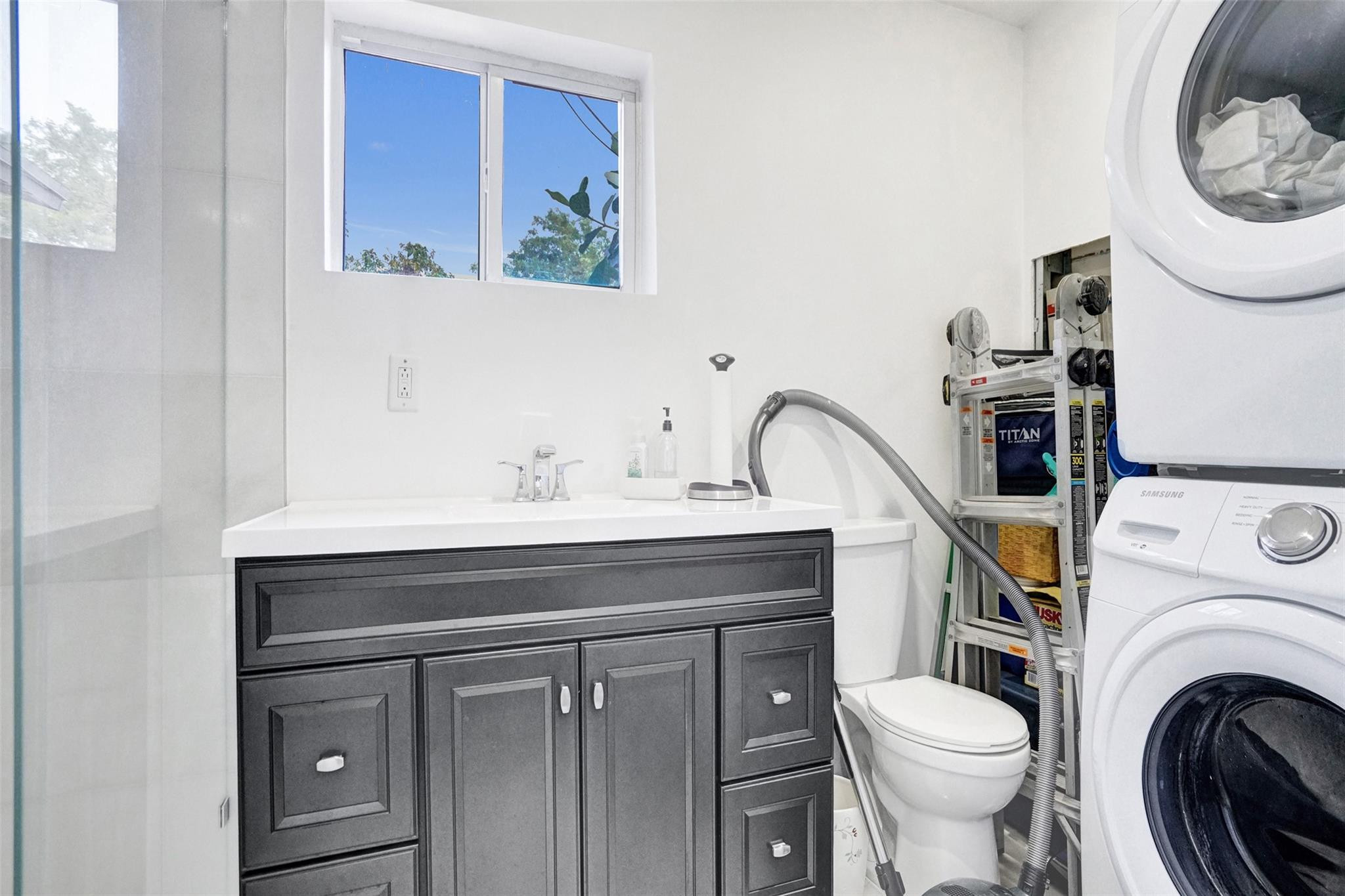 Undisclosed Address Hollywood, FL 33020