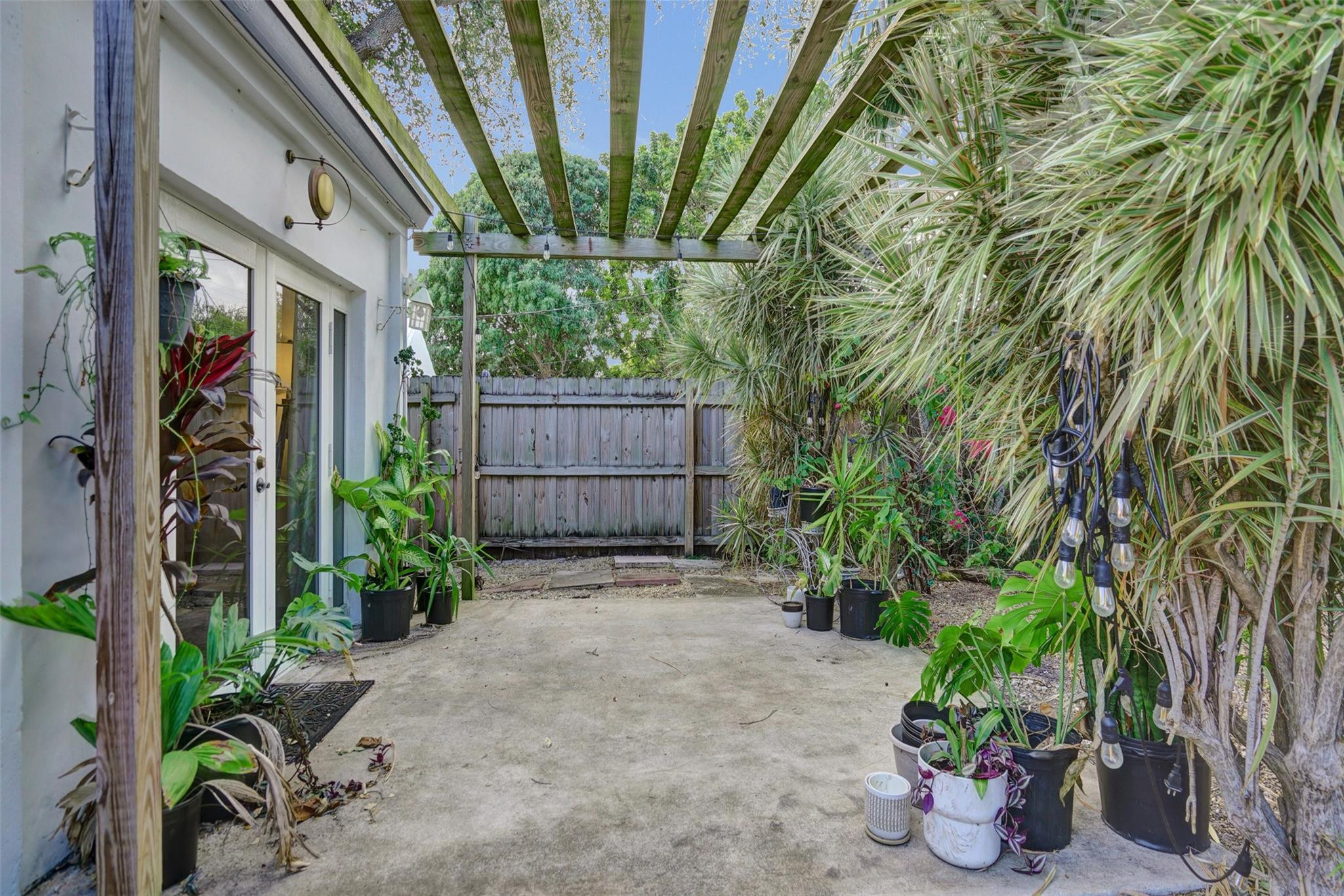 Undisclosed Address Hollywood, FL 33020